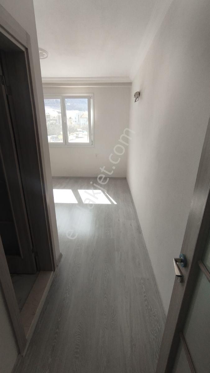 İlkon'dan Taşyaka Ana Cadde Üstü Yeni Binada Kiralık 3+1 Daire - Görsel 9