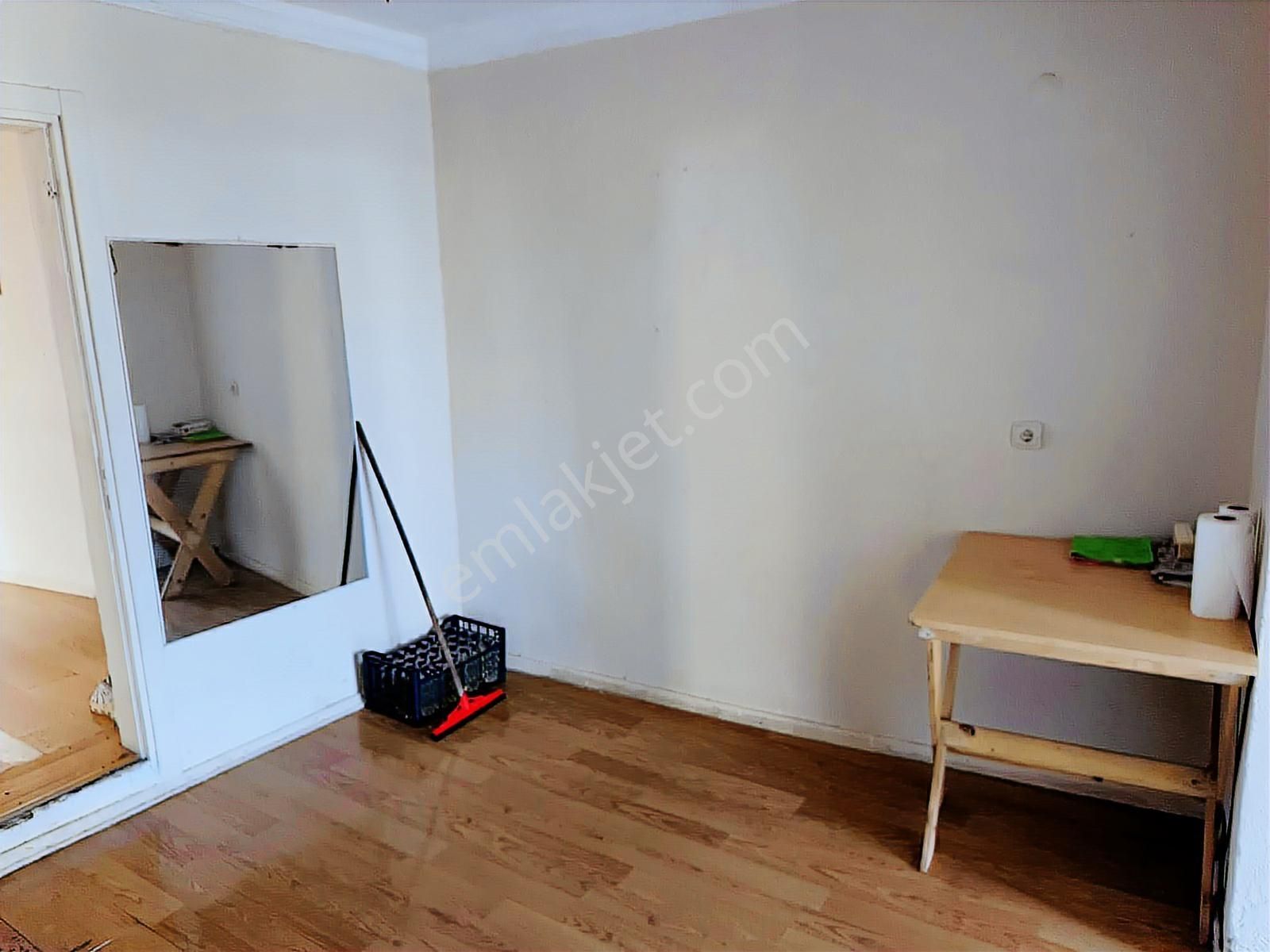 3 Katlı Binanın 2. Katı Kiralık Ev - Görsel 3