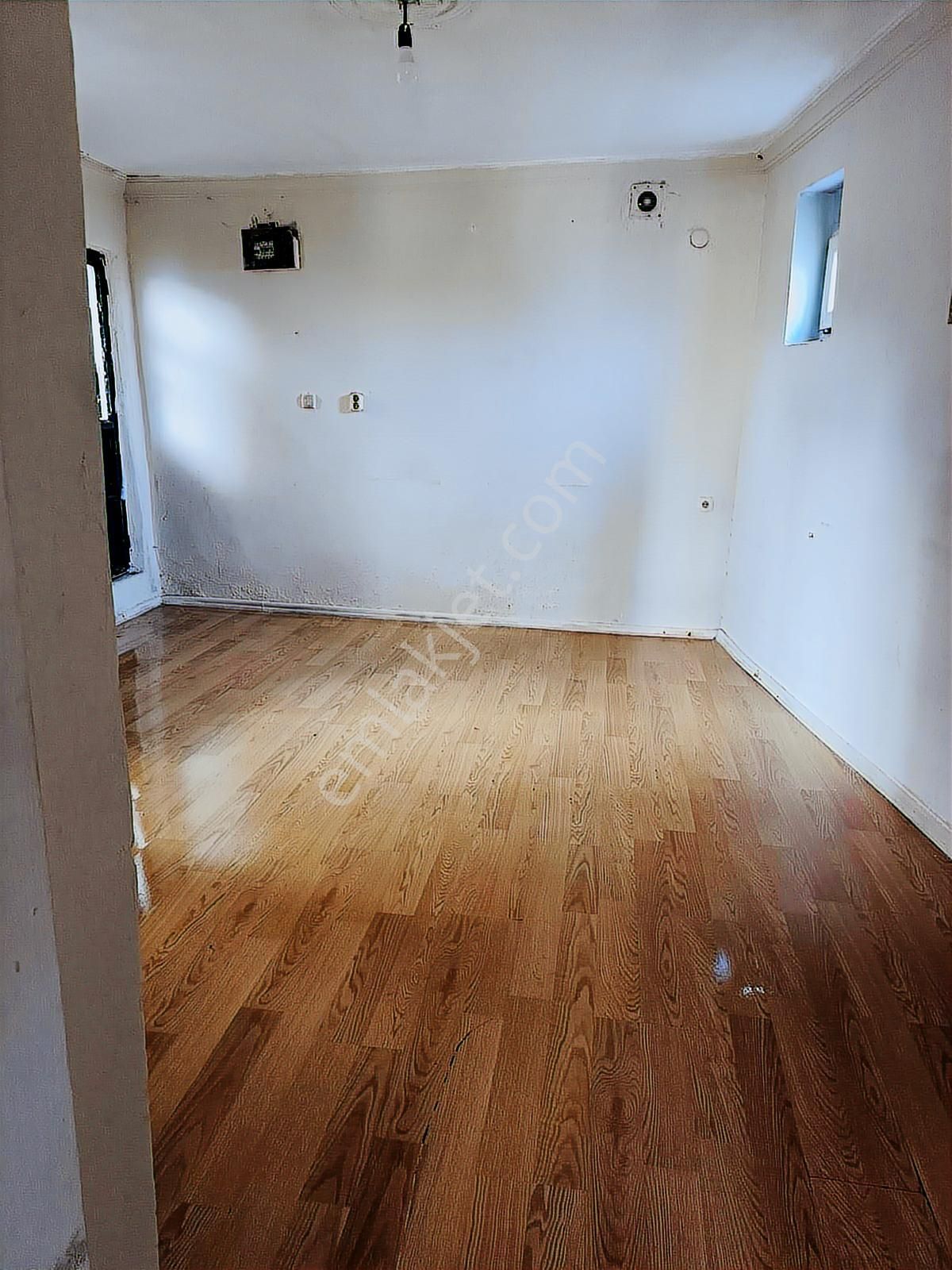 3 Katlı Binanın 2. Katı Kiralık Ev