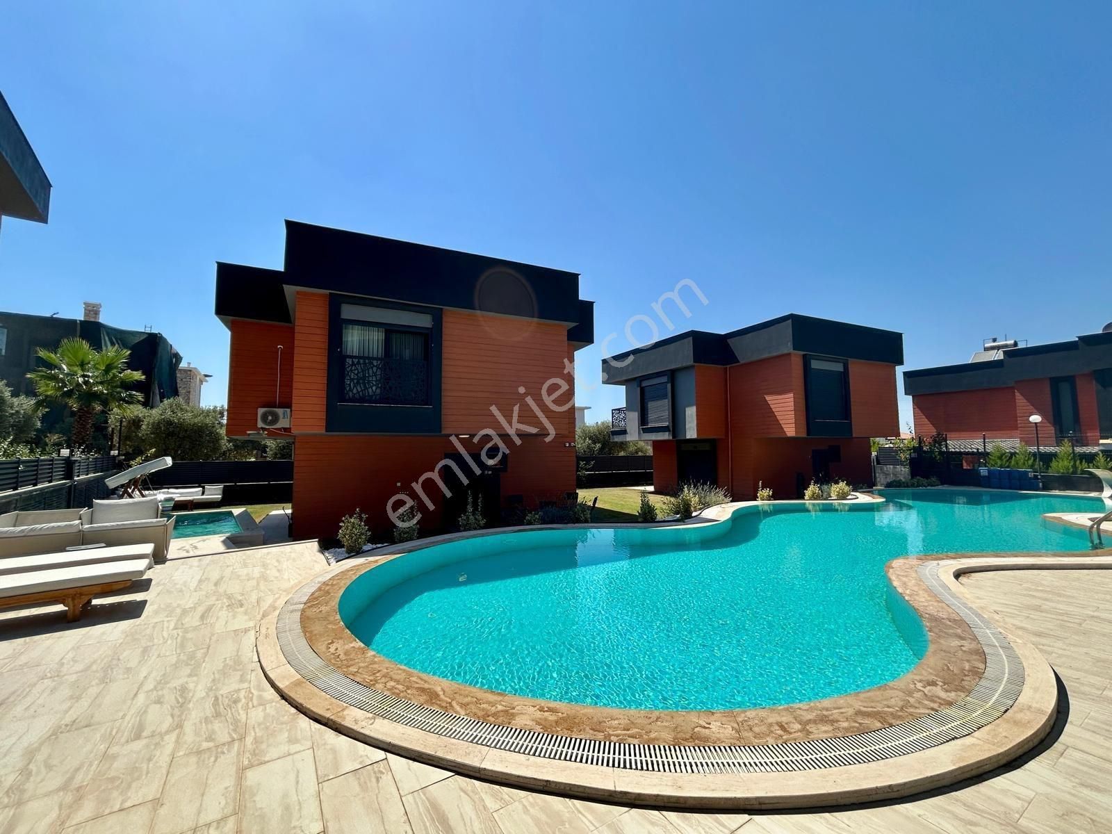 Kuşadası Davutlarda Özel Havuzlu Full Eşyalı Müstakil 4+1 Villa - Görsel 14