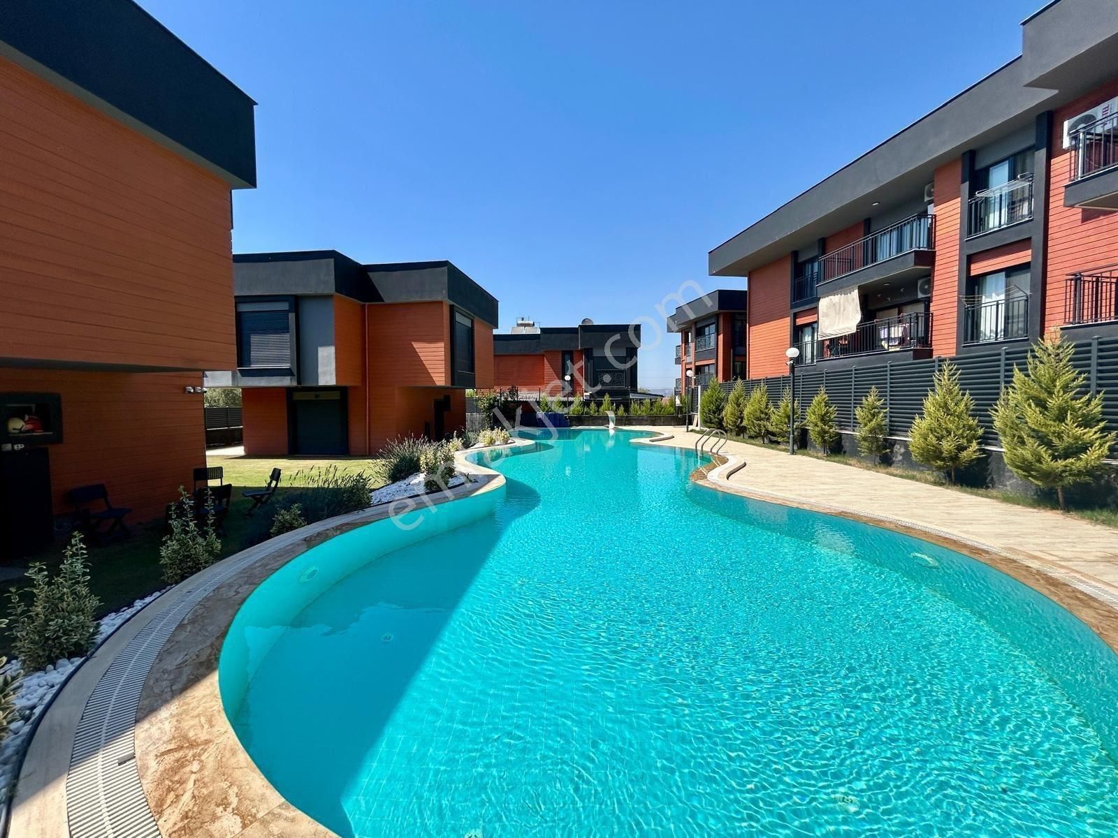 Kuşadası Davutlarda Özel Havuzlu Full Eşyalı Müstakil 4+1 Villa