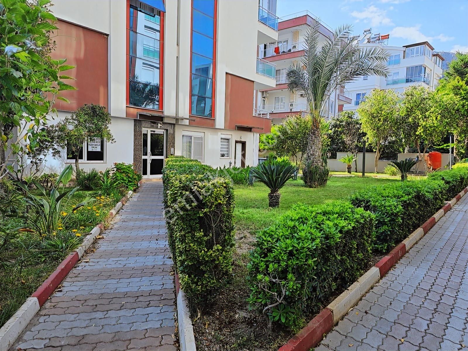 Caddeye Ulaşıma Yakın,havuzlu Lüks Sitede , Beyaz Eşyalı 1+1 - Görsel 4