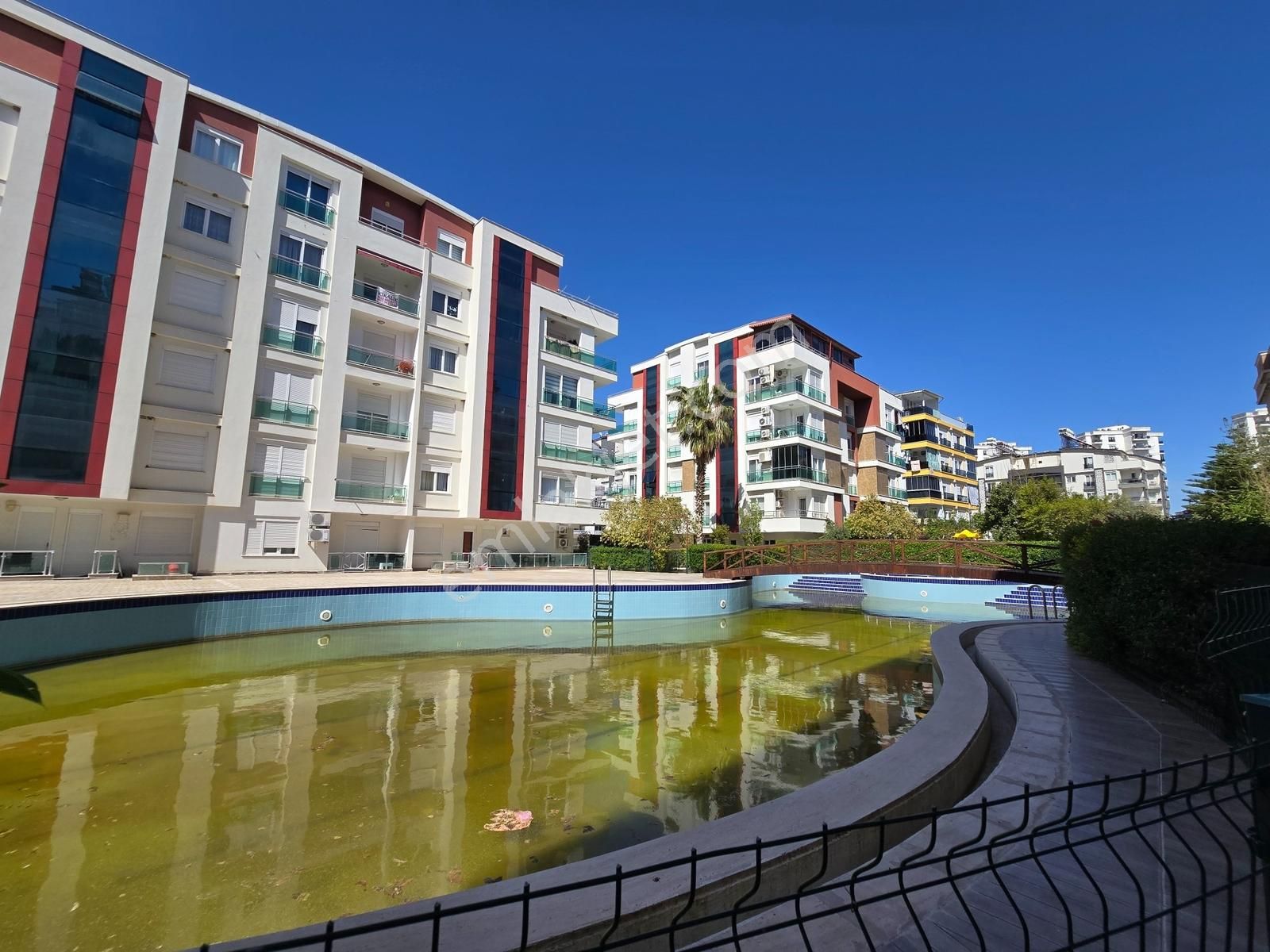 Caddeye Ulaşıma Yakın,havuzlu Lüks Sitede , Beyaz Eşyalı 1+1