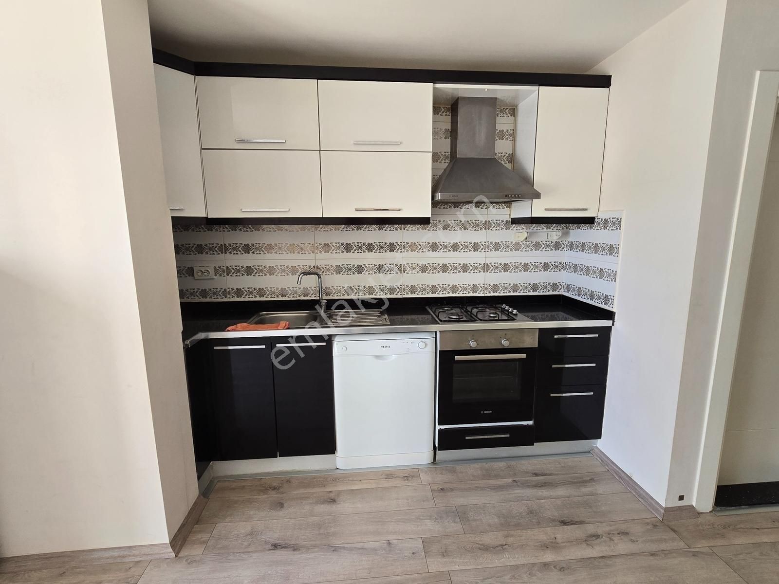 Caddeye Ulaşıma Yakın,havuzlu Lüks Sitede , Beyaz Eşyalı 1+1 - Görsel 6