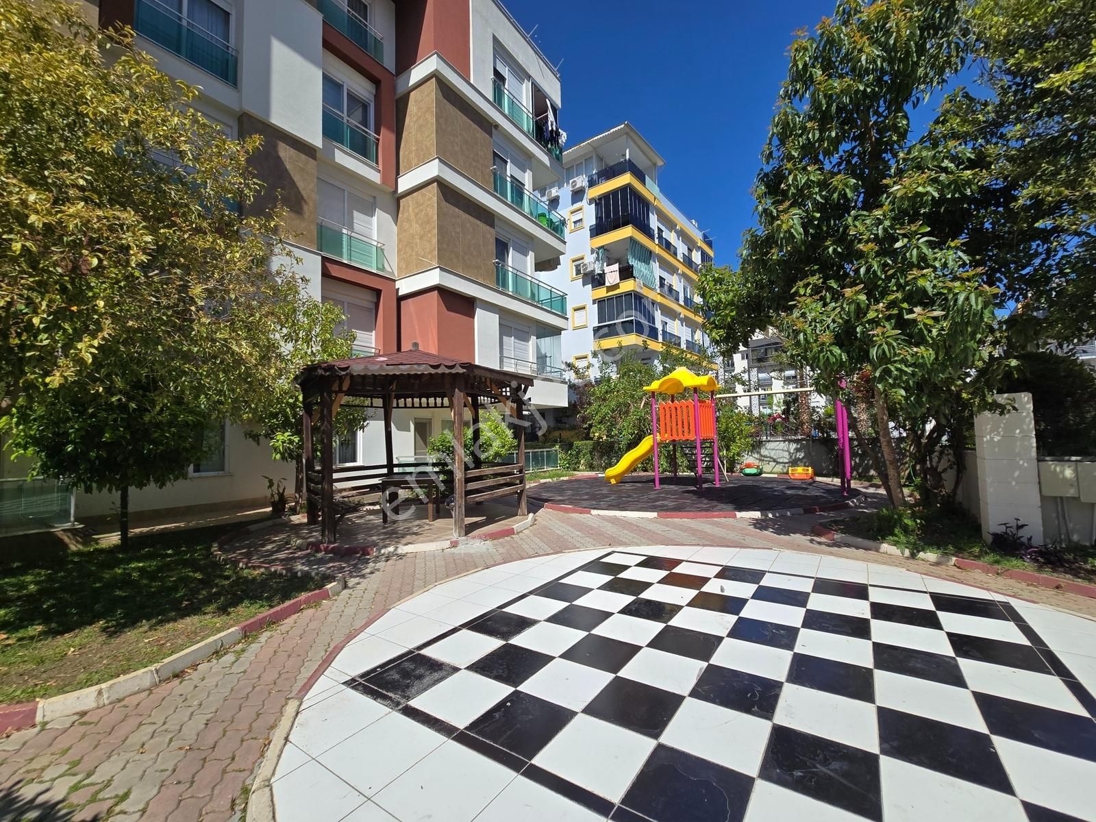 Caddeye Ulaşıma Yakın,havuzlu Lüks Sitede , Beyaz Eşyalı 1+1 - Görsel 10