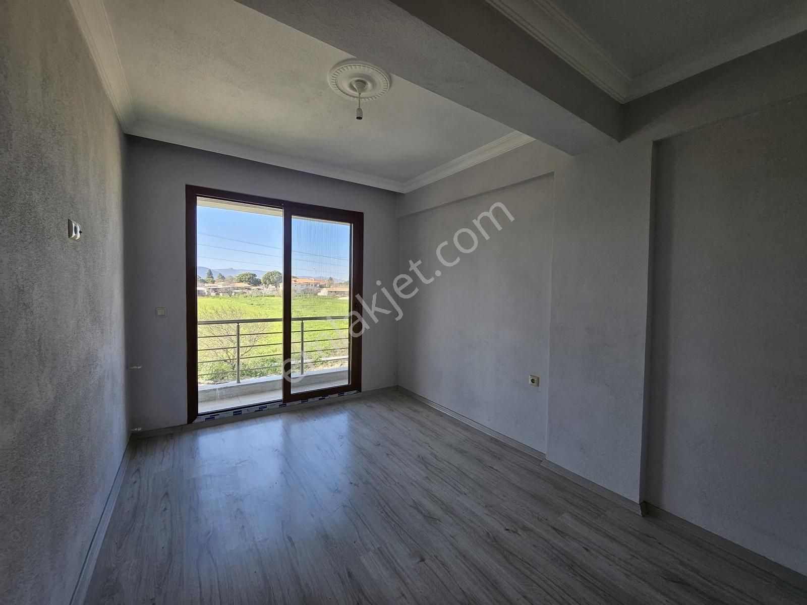 Foça Hacıveli Mahallesinde Kiralık 2+1 Daire - Görsel 6