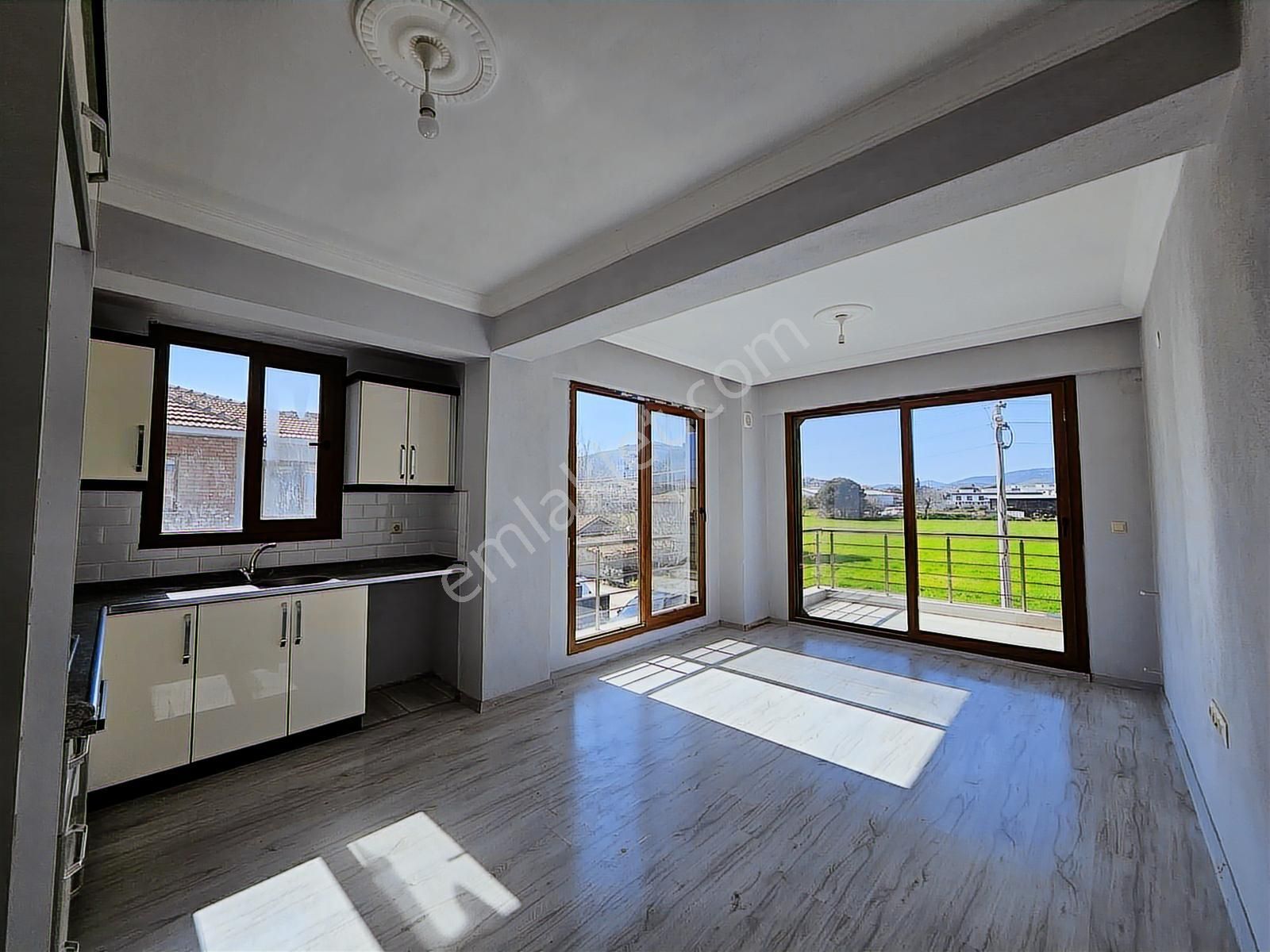 Foça Hacıveli Mahallesinde Kiralık 2+1 Daire - Görsel 8