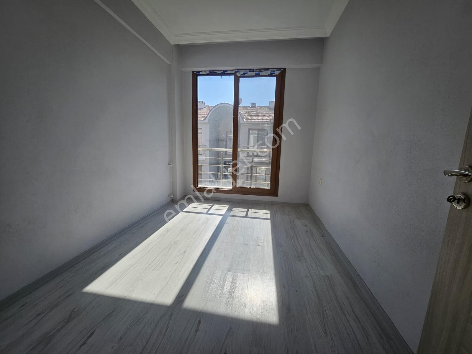 Foça Hacıveli Mahallesinde Kiralık 2+1 Daire - Görsel 14