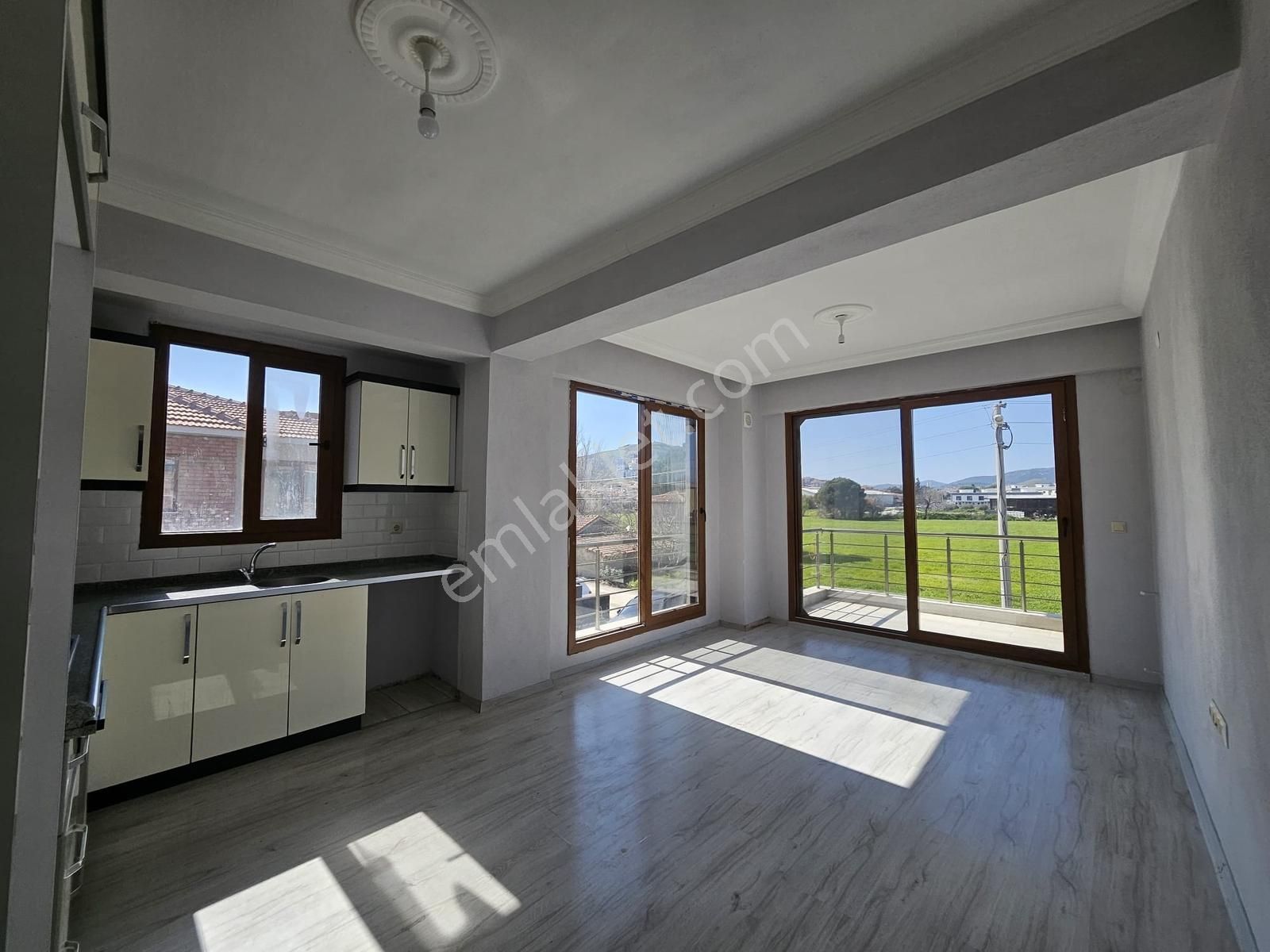 Foça Hacıveli Mahallesinde Kiralık 2+1 Daire - Görsel 23