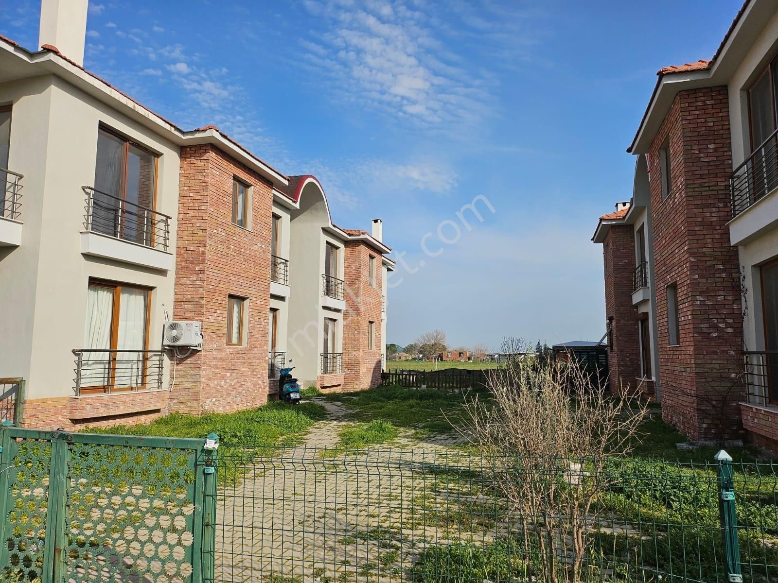 Foça Hacıveli Mahallesinde Kiralık 2+1 Daire - Görsel 12