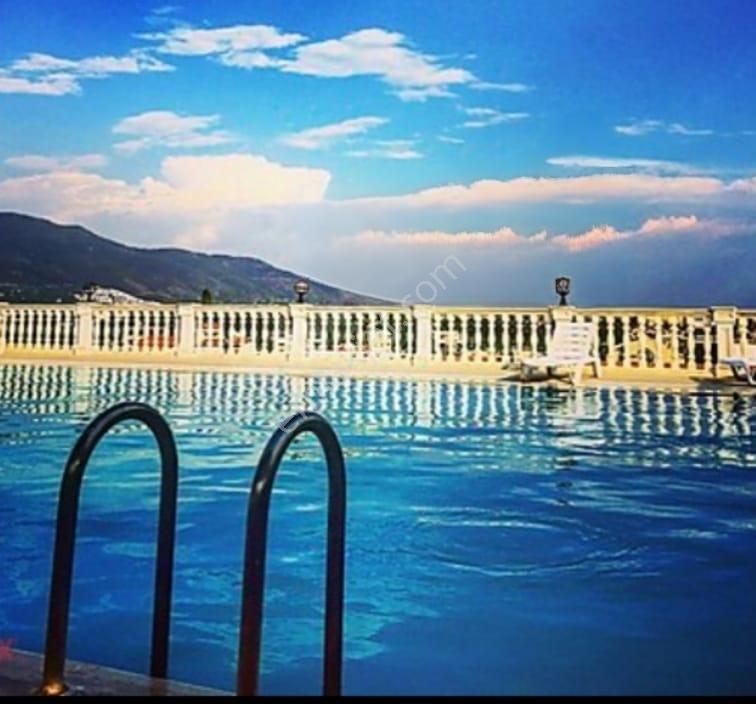 Havuzlu Sitede, Deniz Manzaralı Triplex 4+1 Villa