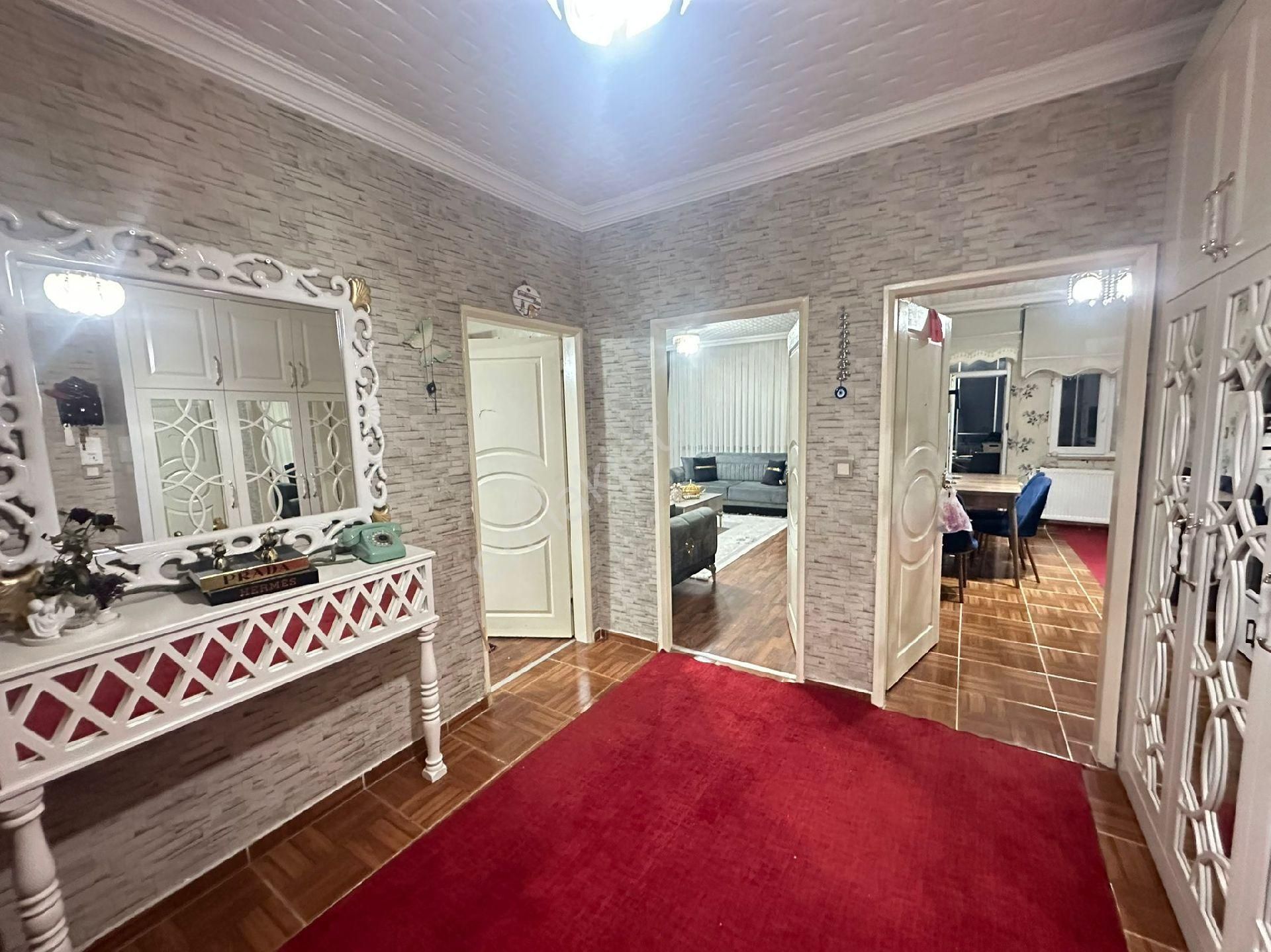 Millet Bahçesi Civarında Bulunan 3+1 Dairemiz Acilen Satılıktır