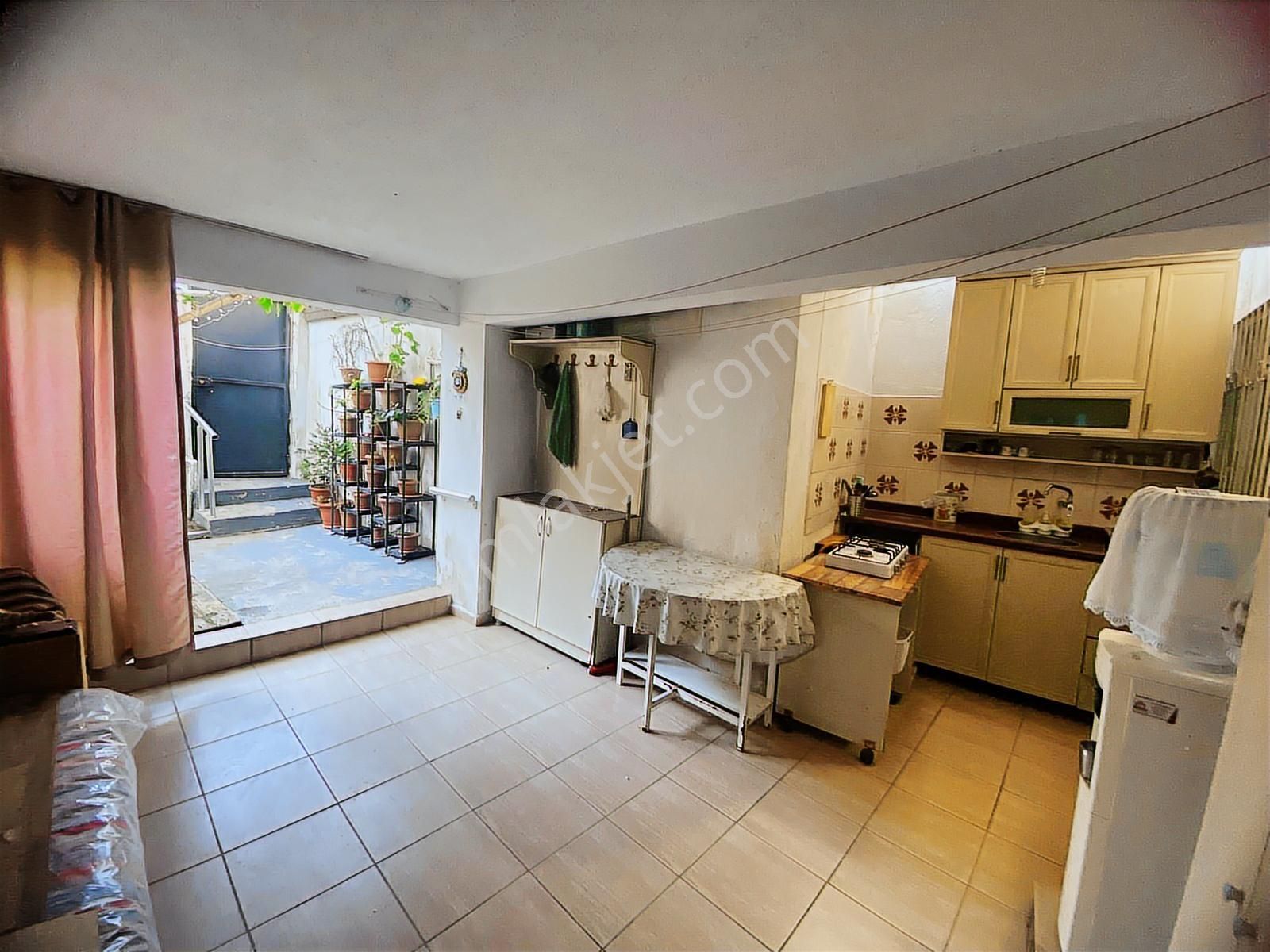 Urla Merkezde Sanat Sokağına Yürüme Mesafesinde Müstakil Ev - Görsel 2