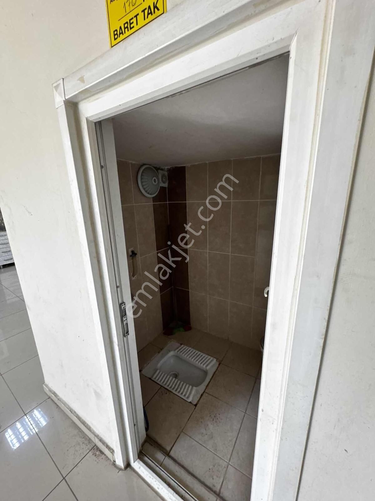 Atalay Caddesinde Kiralık 140 M2 Depolu Dükkan - Görsel 7