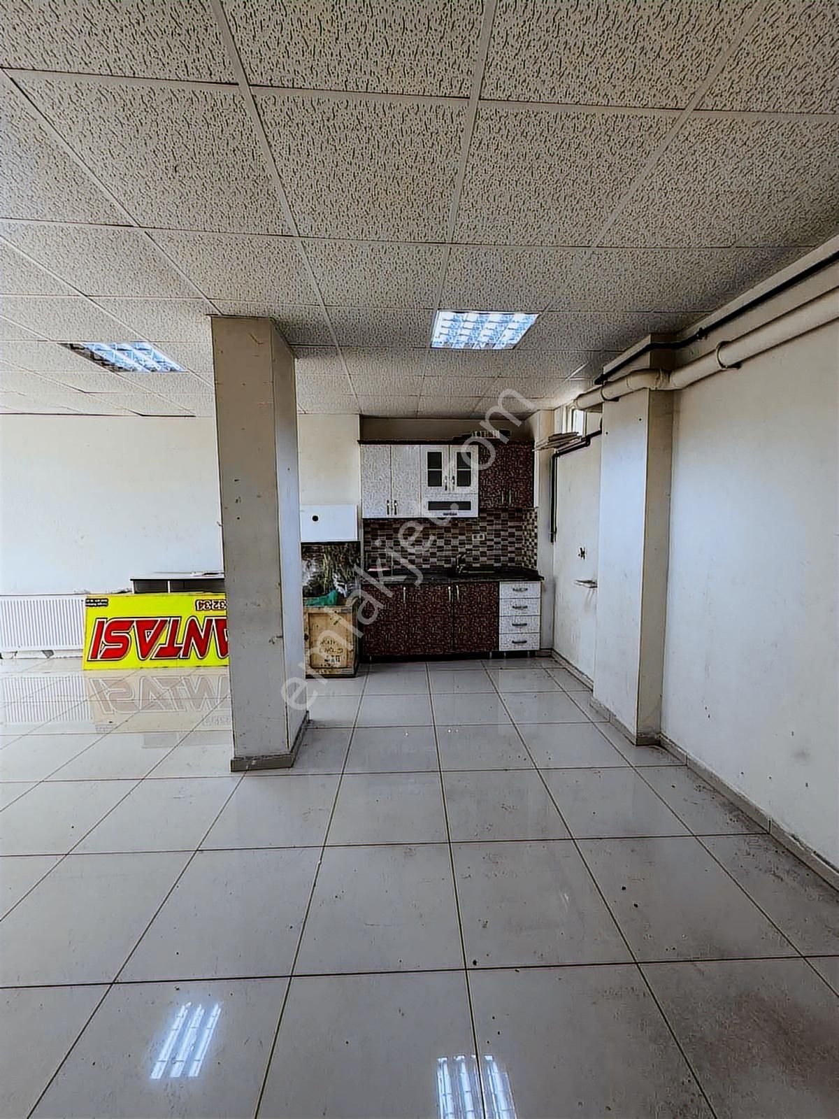 Atalay Caddesinde Kiralık 140 M2 Depolu Dükkan - Görsel 18