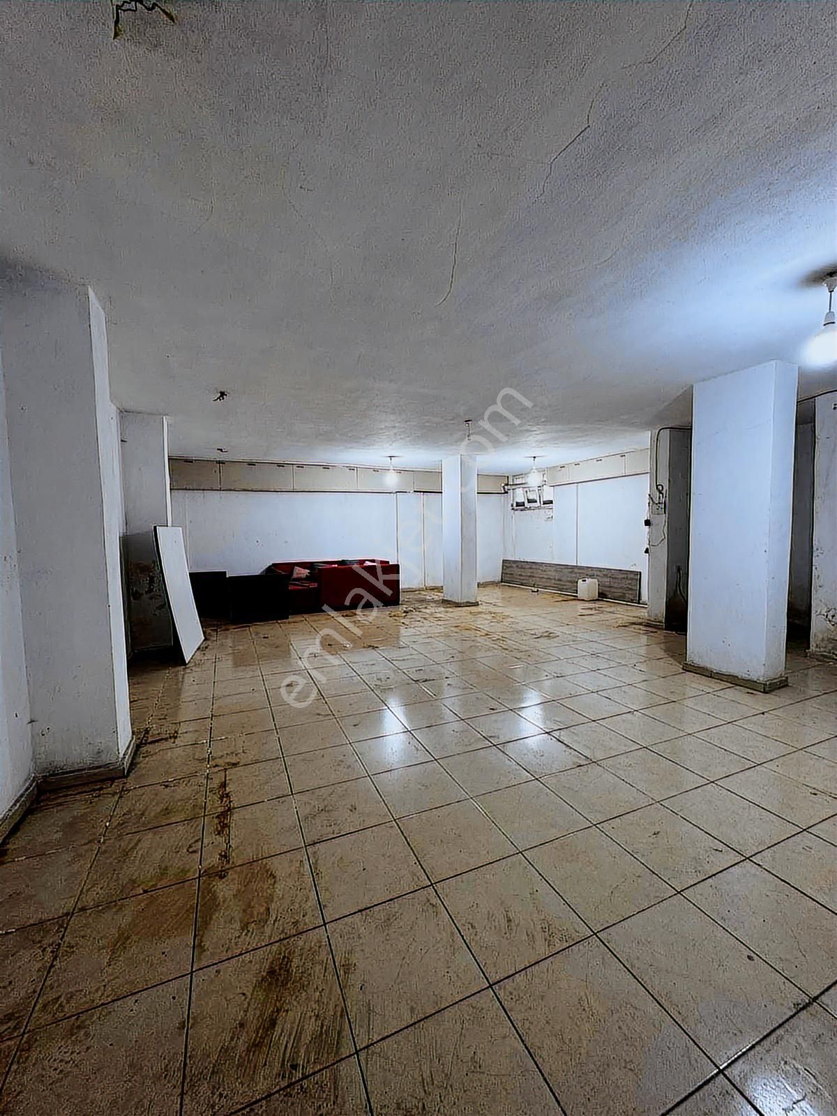 Atalay Caddesinde Kiralık 140 M2 Depolu Dükkan - Görsel 13