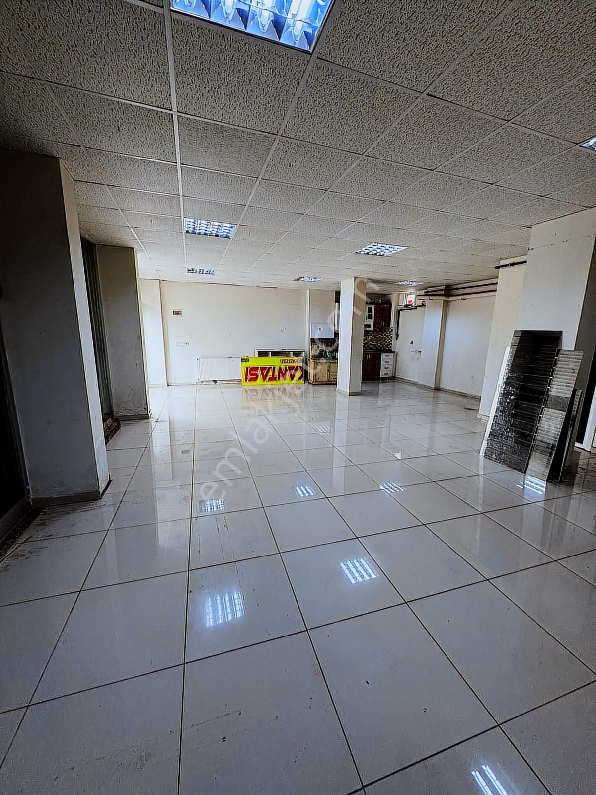 Atalay Caddesinde Kiralık 140 M2 Depolu Dükkan - Görsel 5