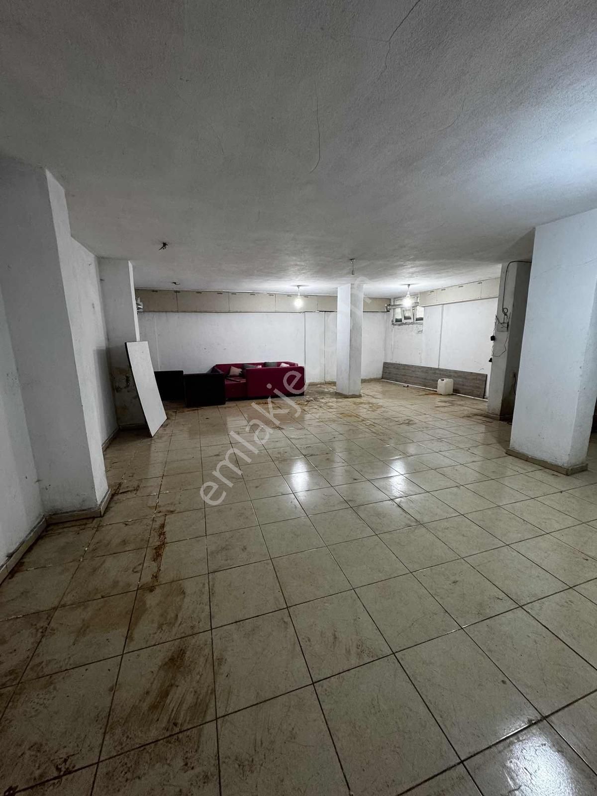 Atalay Caddesinde Kiralık 140 M2 Depolu Dükkan - Görsel 3