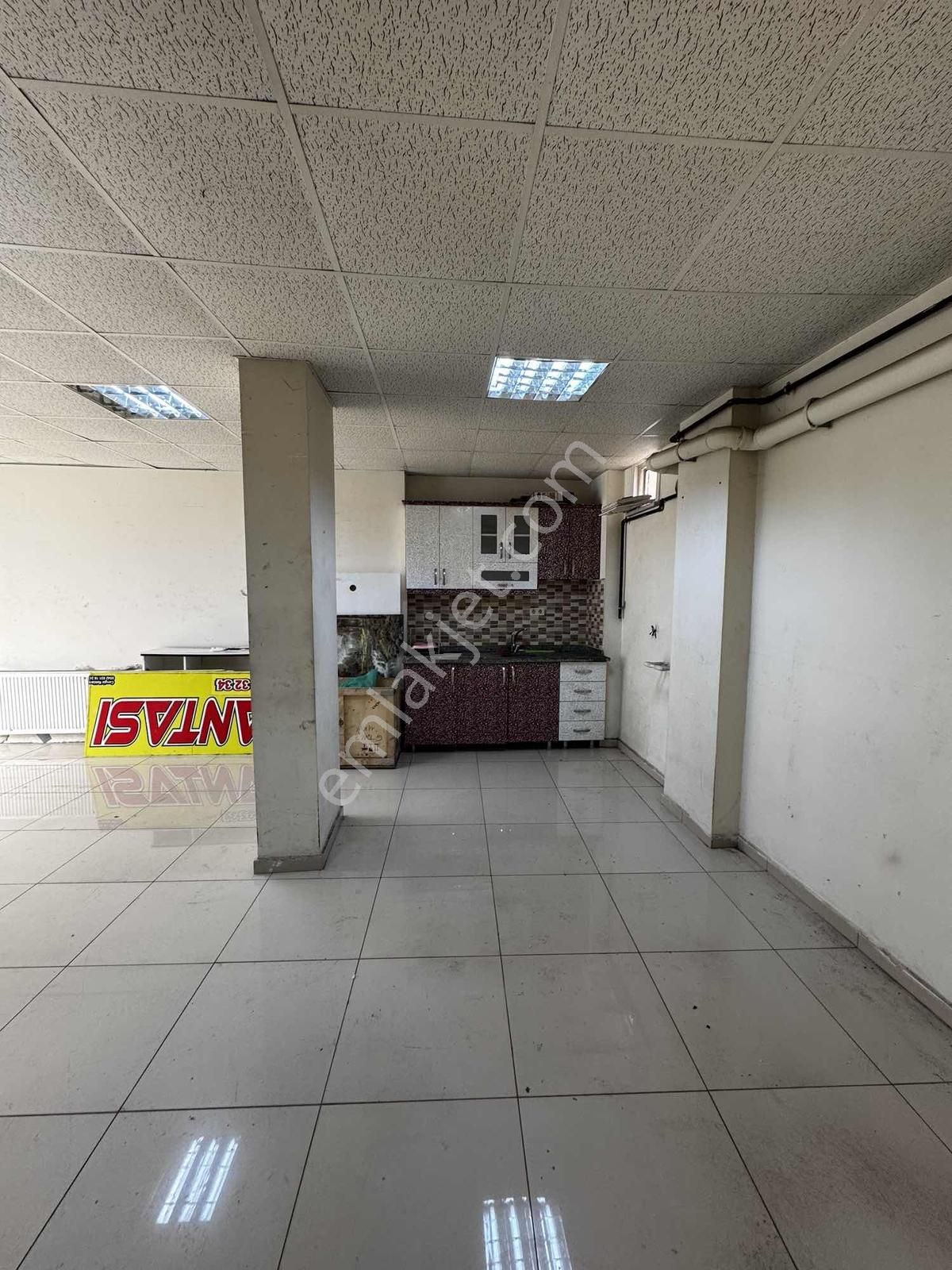 Atalay Caddesinde Kiralık 140 M2 Depolu Dükkan - Görsel 9