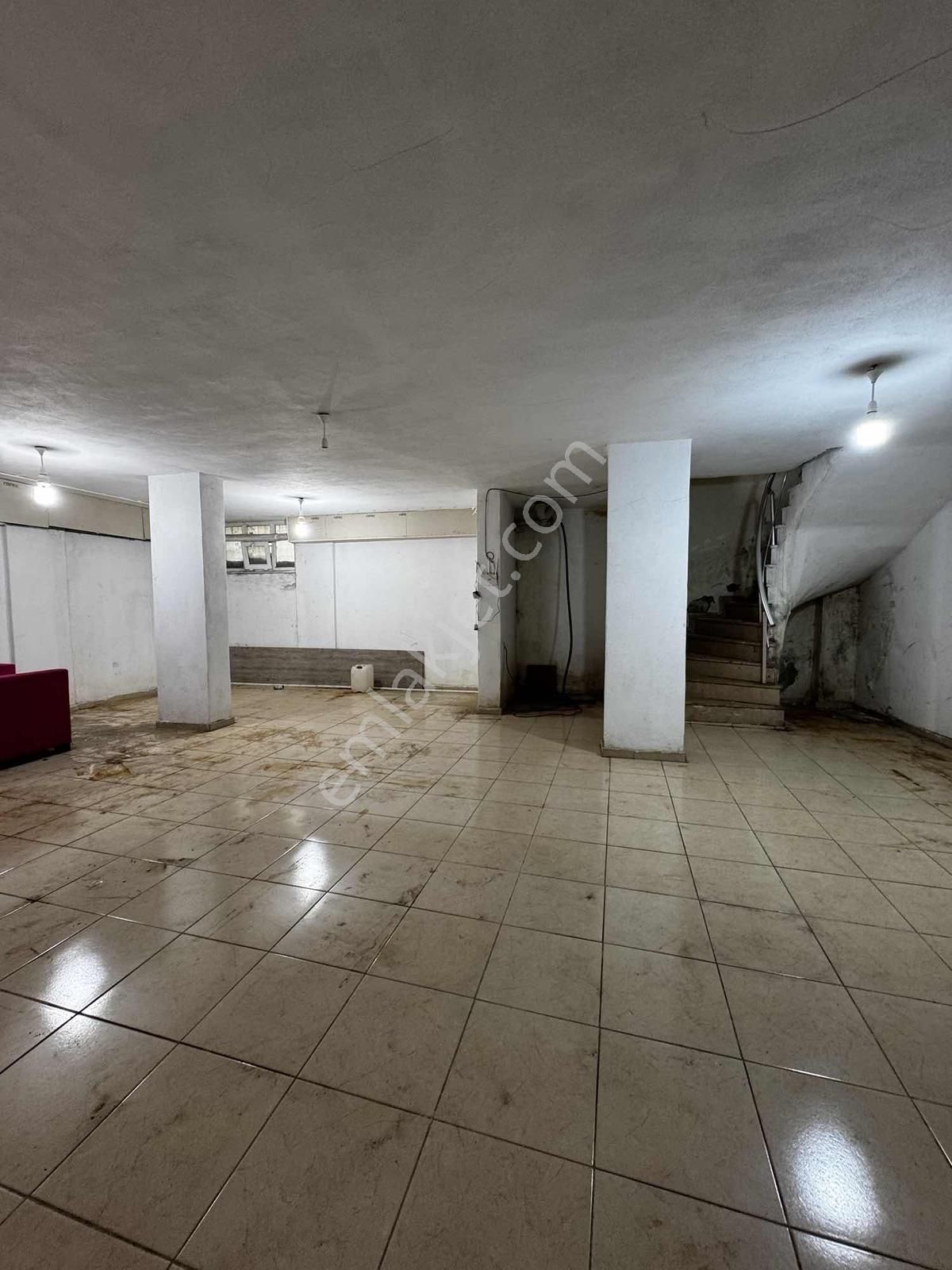 Atalay Caddesinde Kiralık 140 M2 Depolu Dükkan - Görsel 10