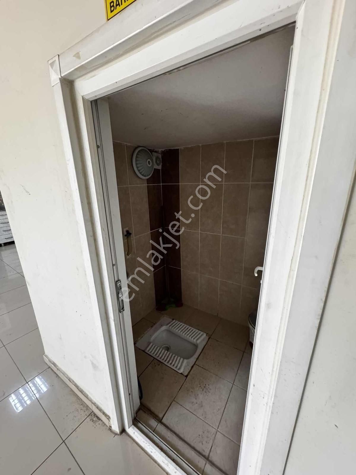 Atalay Caddesinde Kiralık 140 M2 Depolu Dükkan - Görsel 20