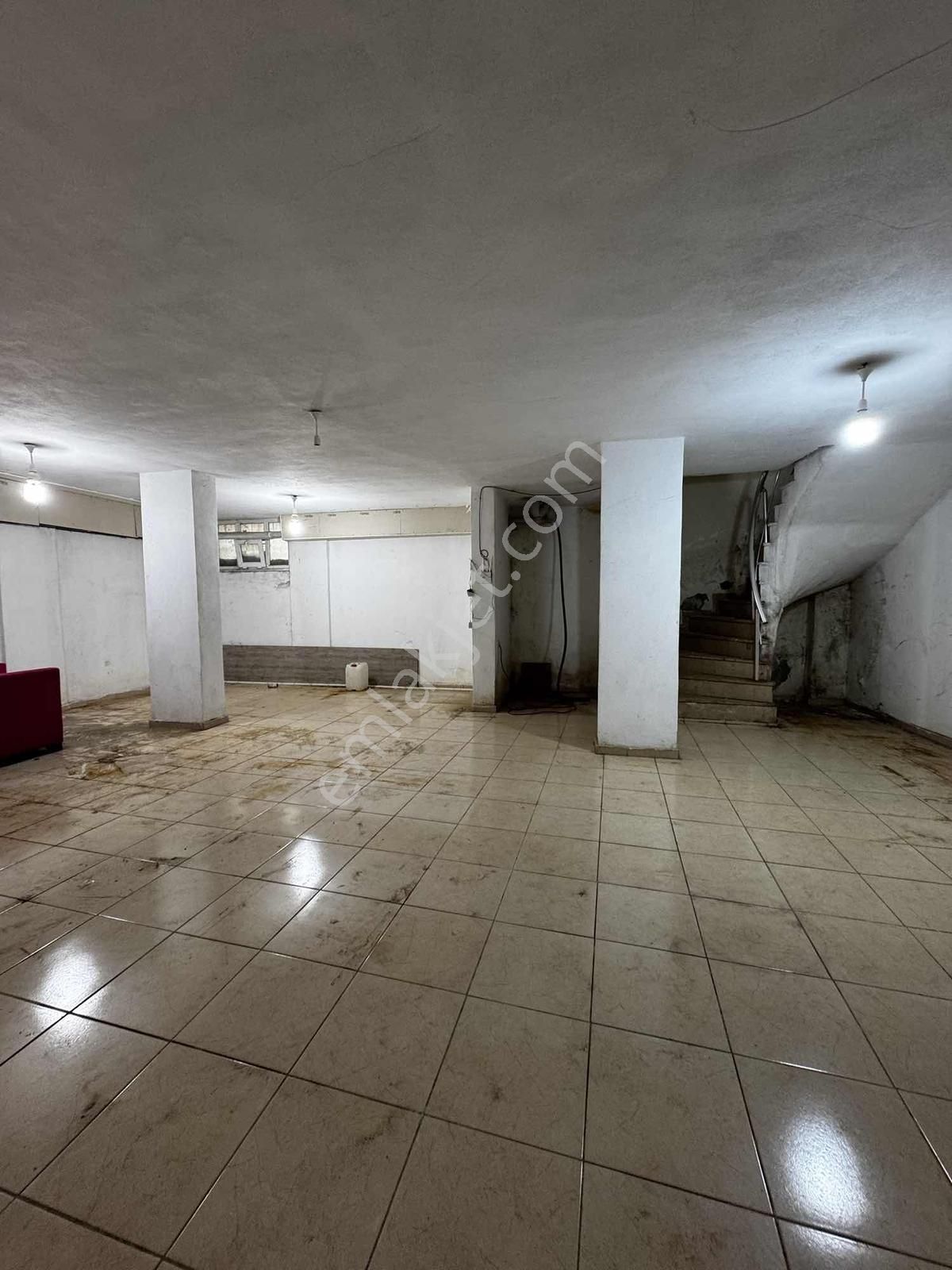 Atalay Caddesinde Kiralık 140 M2 Depolu Dükkan - Görsel 14