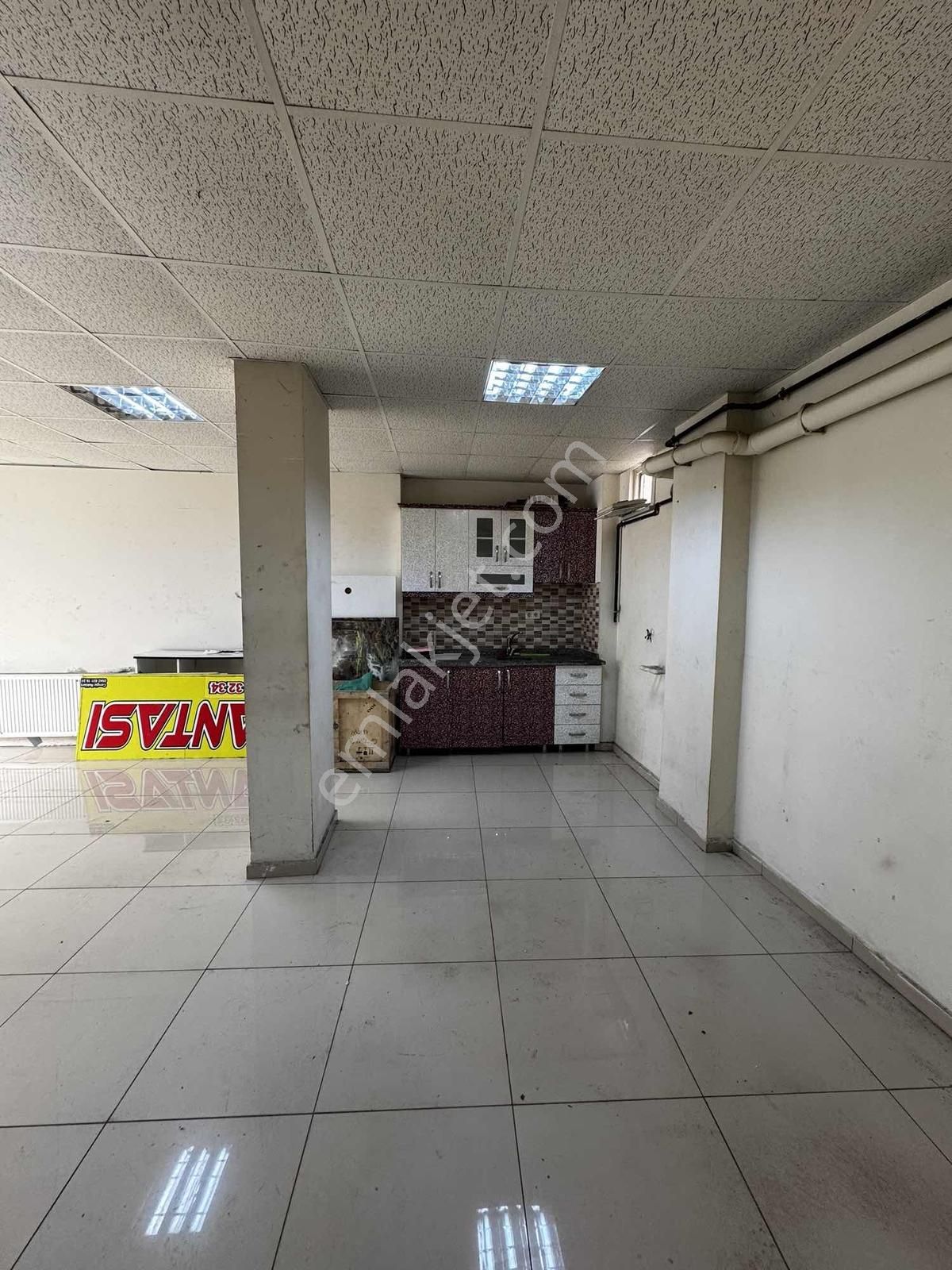 Atalay Caddesinde Kiralık 140 M2 Depolu Dükkan - Görsel 21