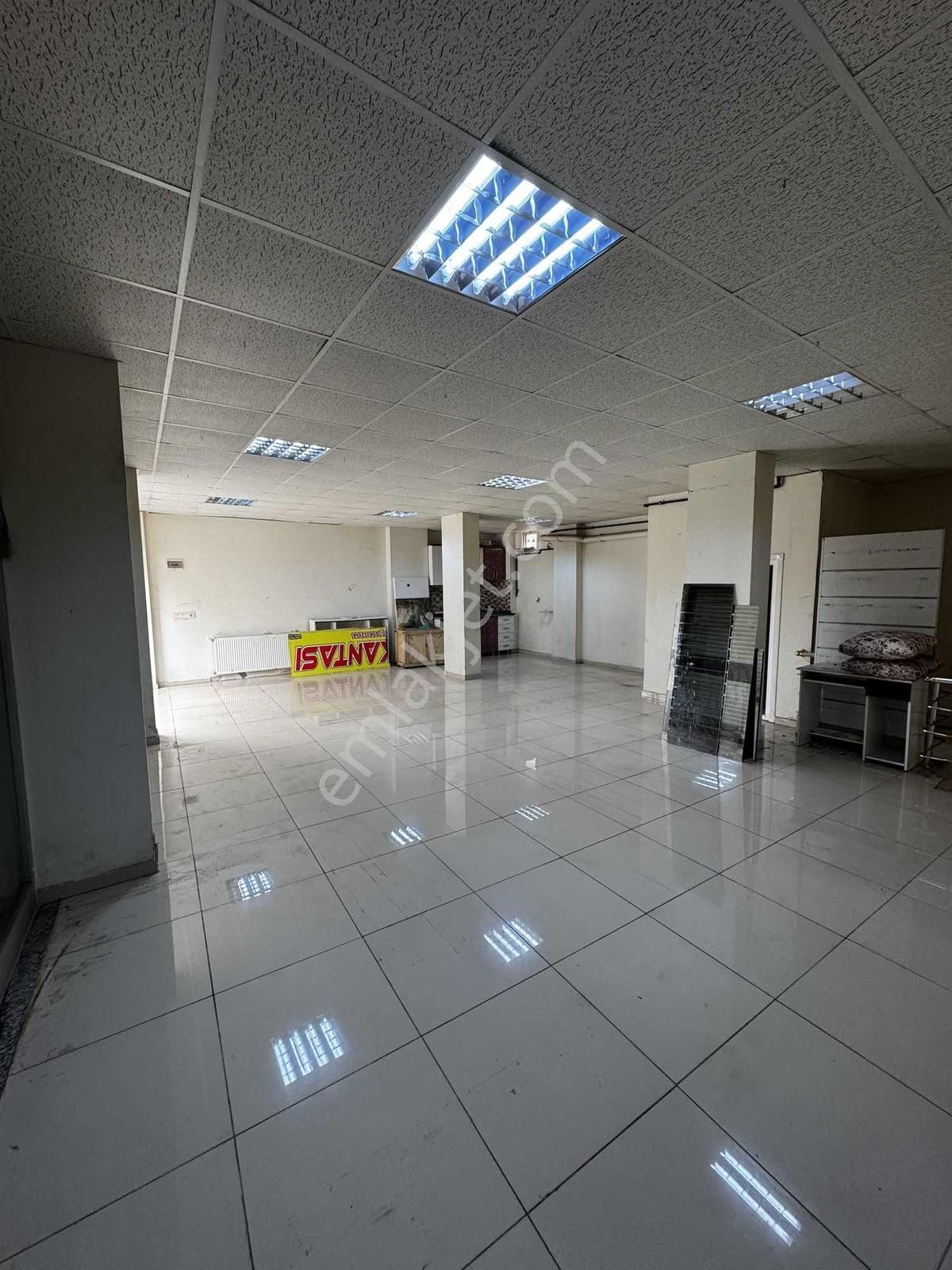 Atalay Caddesinde Kiralık 140 M2 Depolu Dükkan - Görsel 4