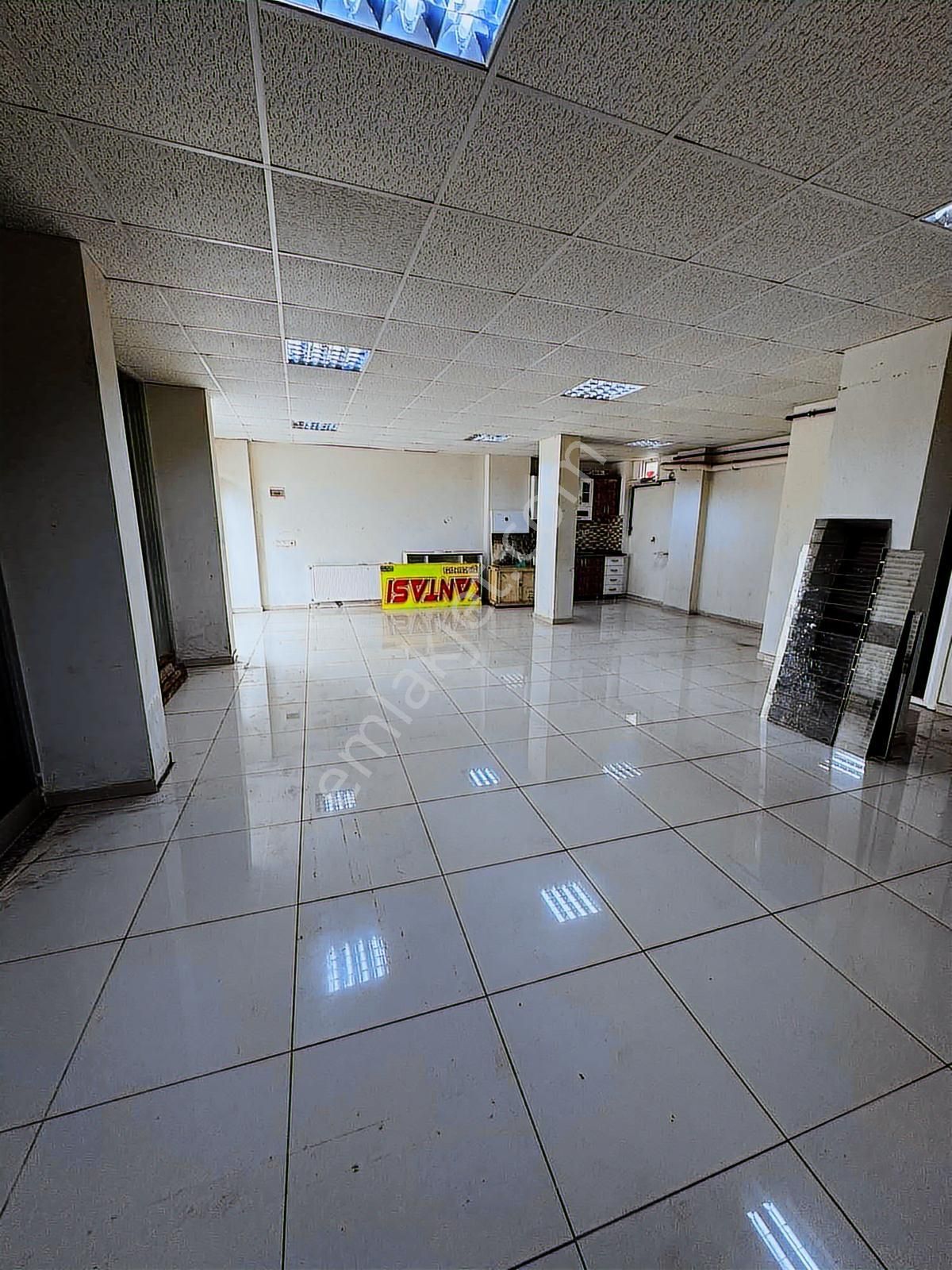 Atalay Caddesinde Kiralık 140 M2 Depolu Dükkan - Görsel 19