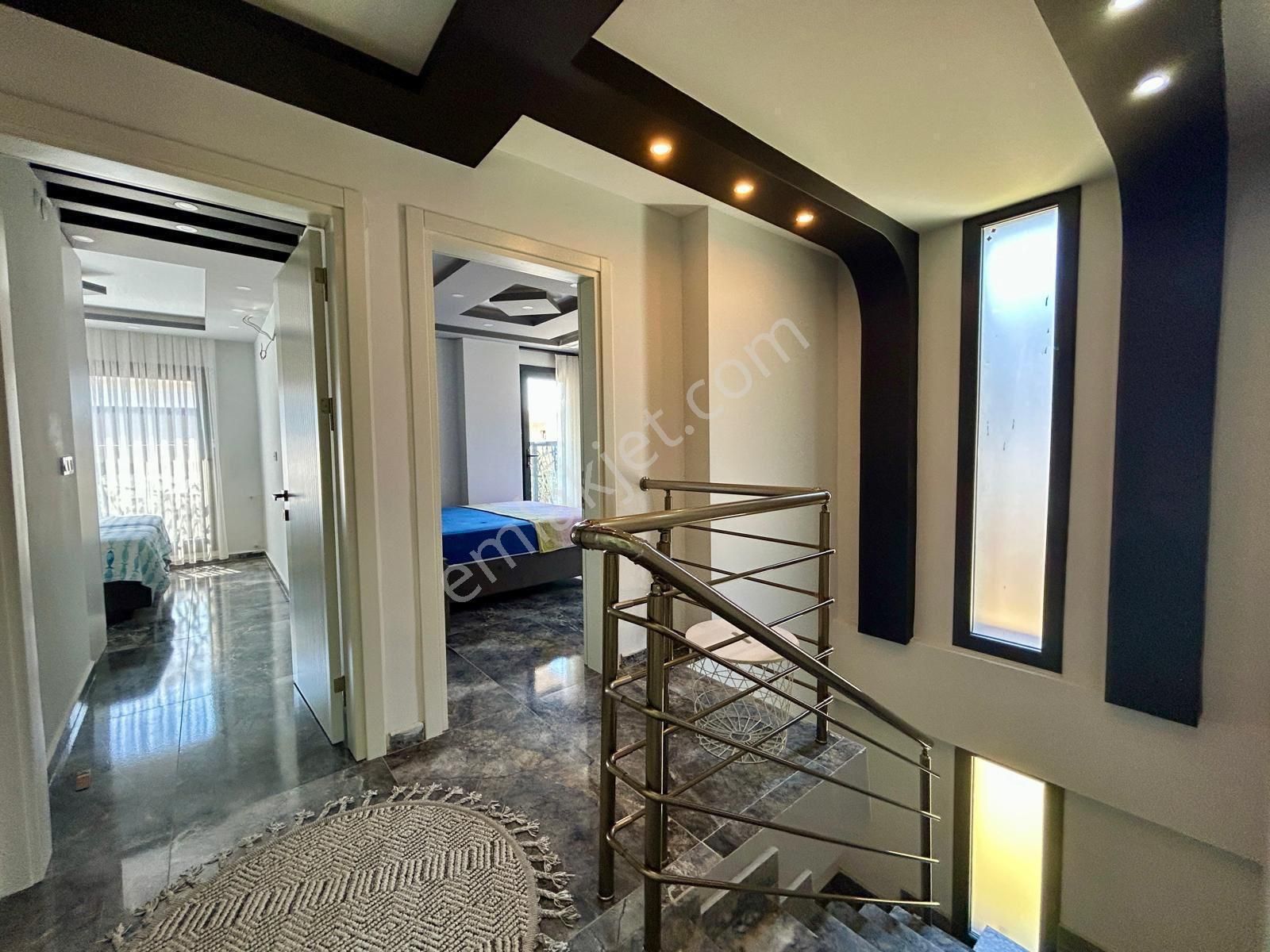 Kuşadası Davutlar’da İç Mimar Tasarımlı | Özel Havuzlu | Full Eşyalı | 3 Banyo Wc | Lüks 4+1 Villa - Görsel 32