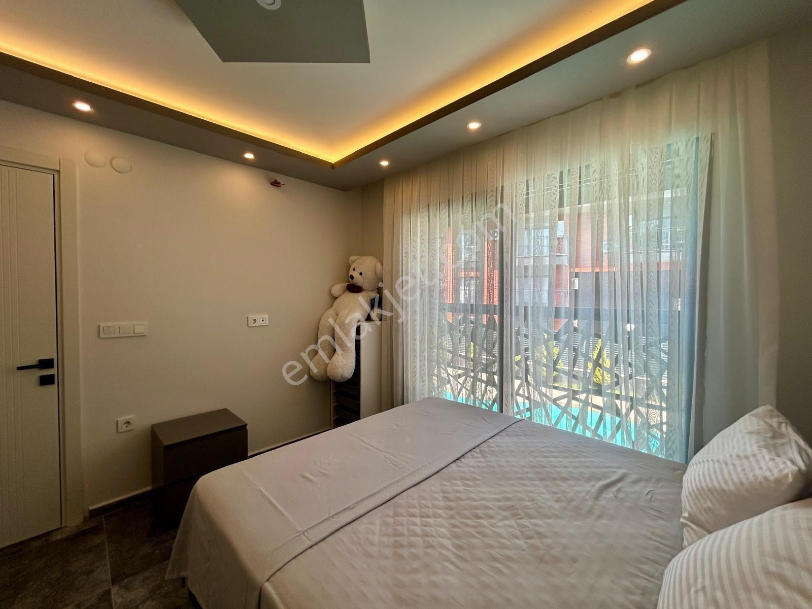 Kuşadası Davutlar’da İç Mimar Tasarımlı | Özel Havuzlu | Full Eşyalı | 3 Banyo Wc | Lüks 4+1 Villa - Görsel 16