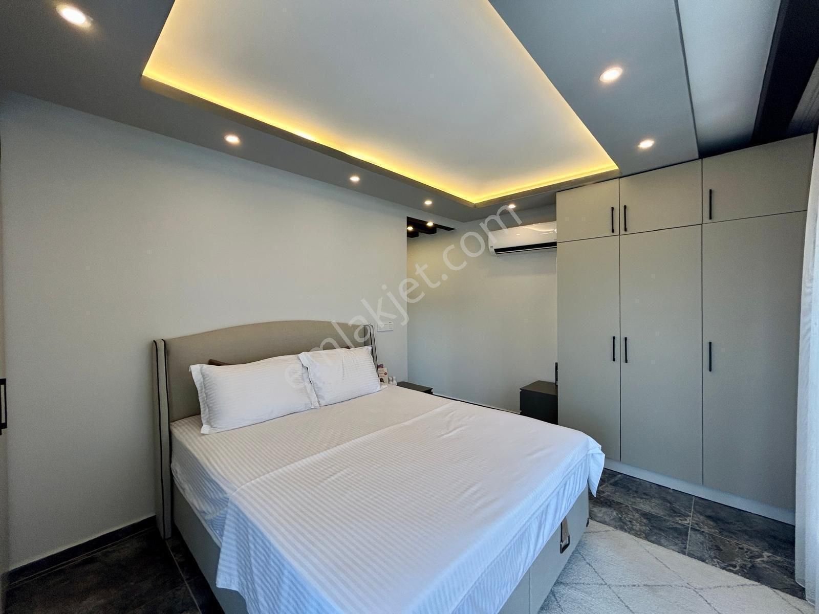 Kuşadası Davutlar’da İç Mimar Tasarımlı | Özel Havuzlu | Full Eşyalı | 3 Banyo Wc | Lüks 4+1 Villa - Görsel 24