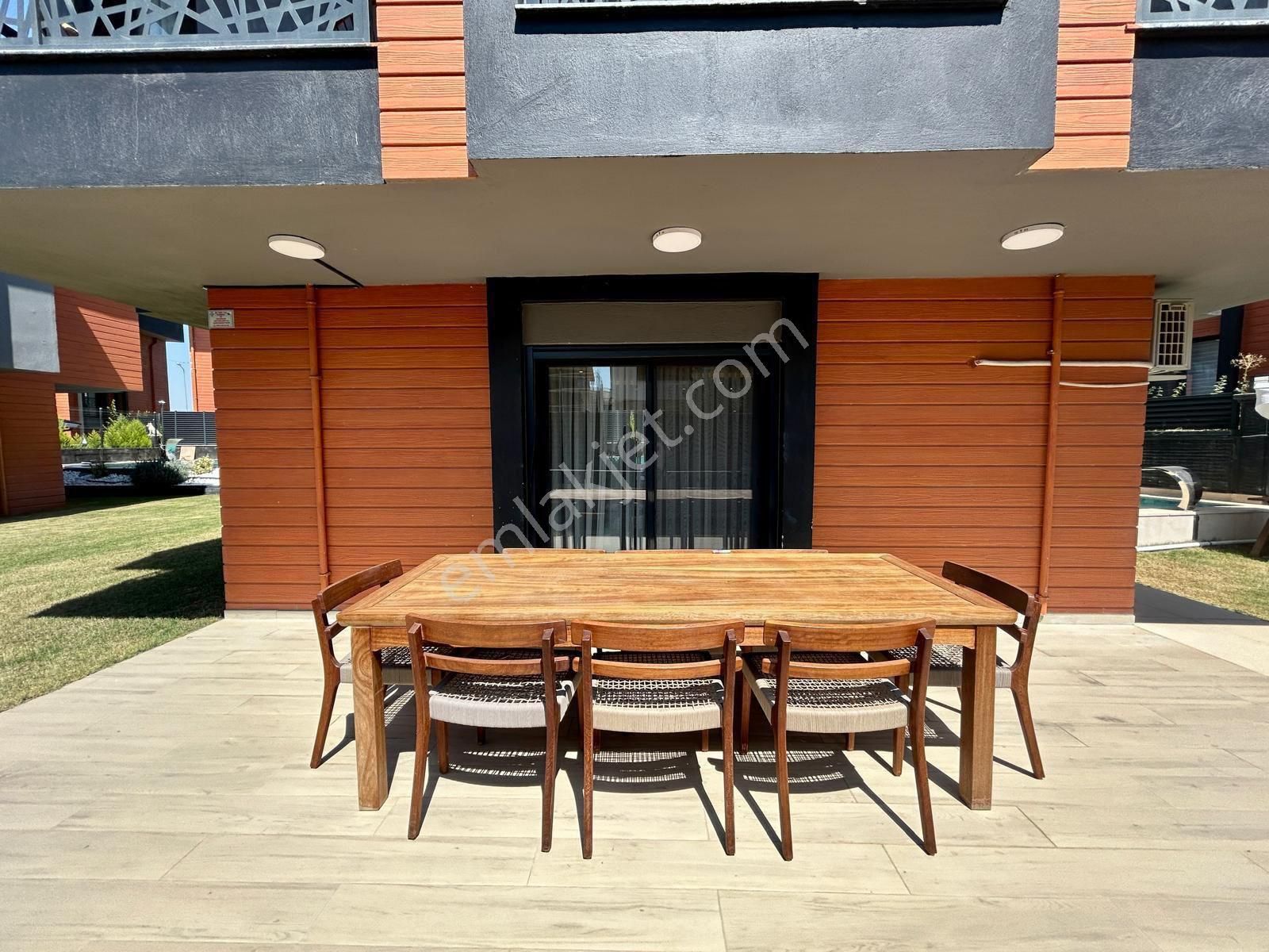 Kuşadası Davutlar’da İç Mimar Tasarımlı | Özel Havuzlu | Full Eşyalı | 3 Banyo Wc | Lüks 4+1 Villa - Görsel 10