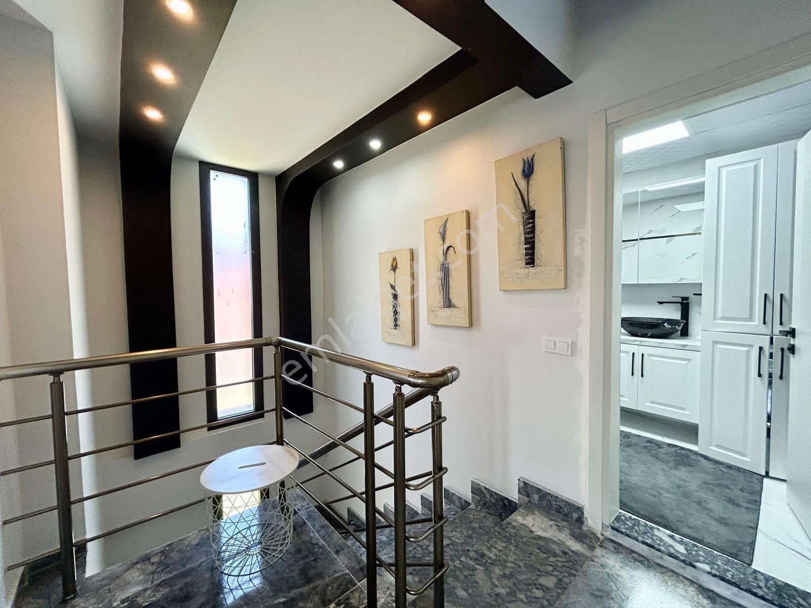 Kuşadası Davutlar’da İç Mimar Tasarımlı | Özel Havuzlu | Full Eşyalı | 3 Banyo Wc | Lüks 4+1 Villa - Görsel 22