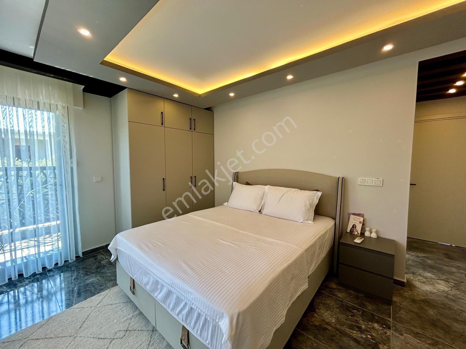 Kuşadası Davutlar’da İç Mimar Tasarımlı | Özel Havuzlu | Full Eşyalı | 3 Banyo Wc | Lüks 4+1 Villa - Görsel 17