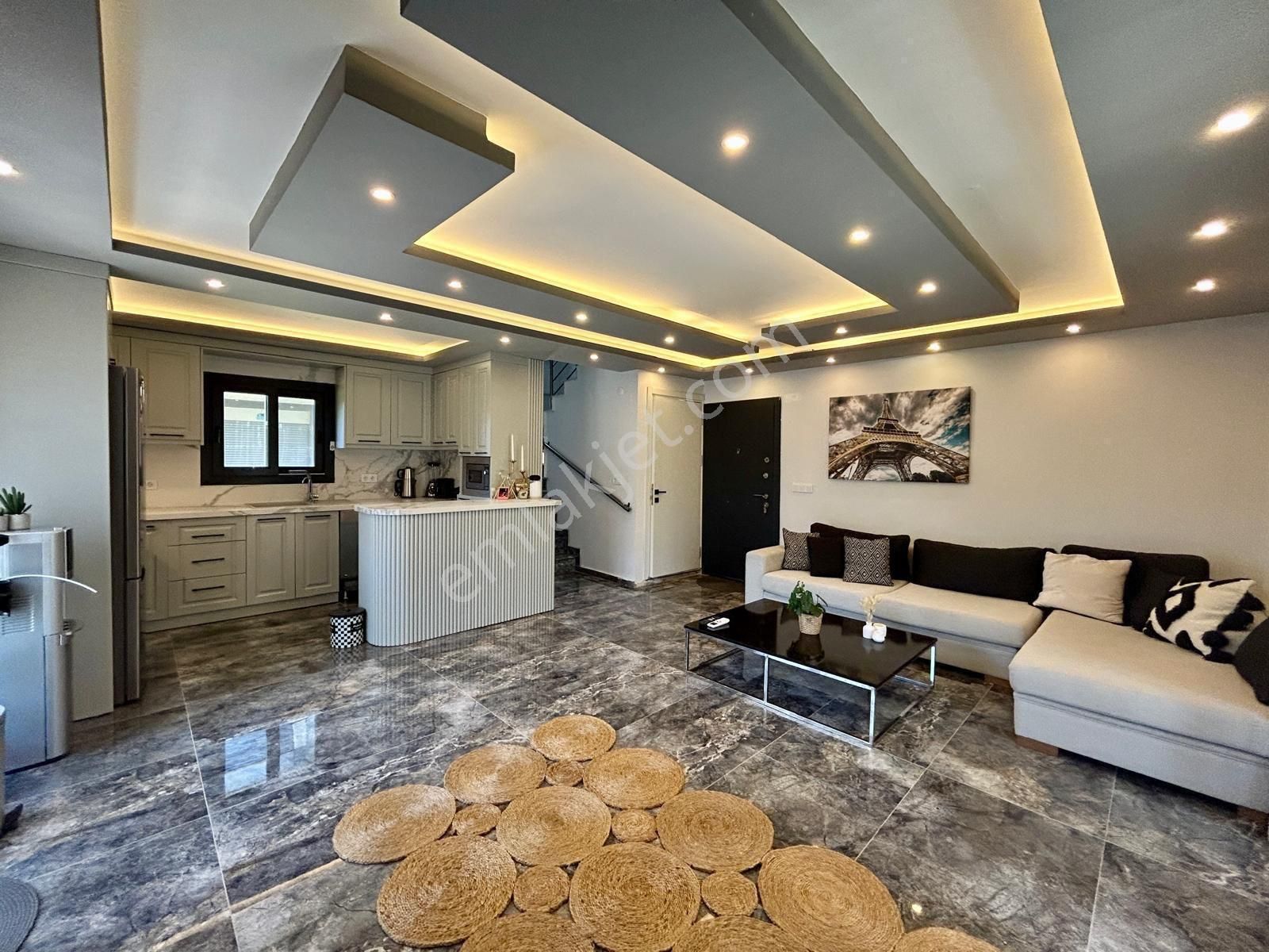 Kuşadası Davutlar’da İç Mimar Tasarımlı | Özel Havuzlu | Full Eşyalı | 3 Banyo Wc | Lüks 4+1 Villa - Görsel 13