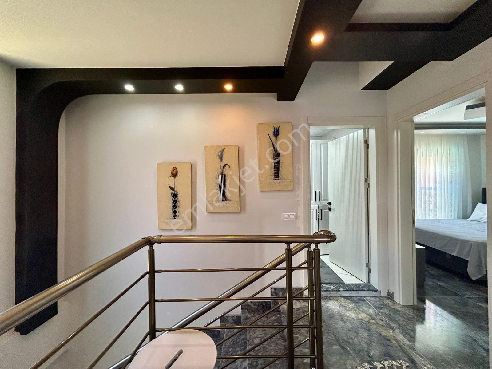 Kuşadası Davutlar’da İç Mimar Tasarımlı | Özel Havuzlu | Full Eşyalı | 3 Banyo Wc | Lüks 4+1 Villa - Görsel 21