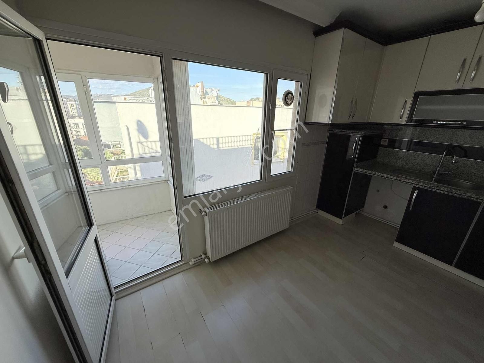 Bergamanın Kalbi Boblingen Caddesinde Full Yapalı 3+1 Daire - Görsel 22