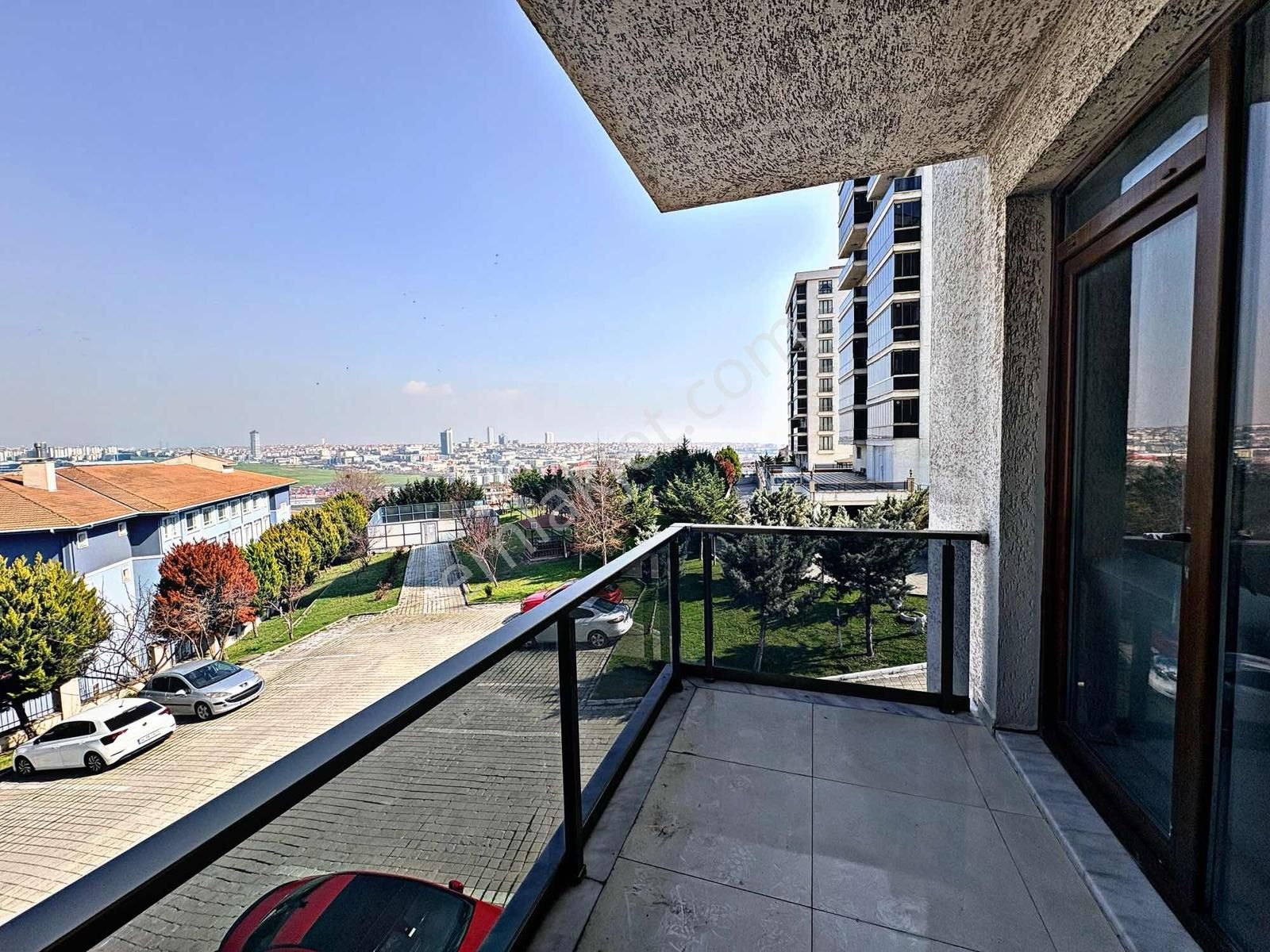 Beylikdüzü | Havuzlu Site İçerisinde Şehir Manzaralı Satılık 2+1 - Görsel 3