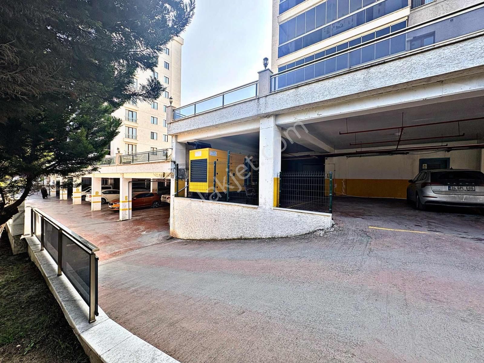 Beylikdüzü | Havuzlu Site İçerisinde Şehir Manzaralı Satılık 2+1 - Görsel 2