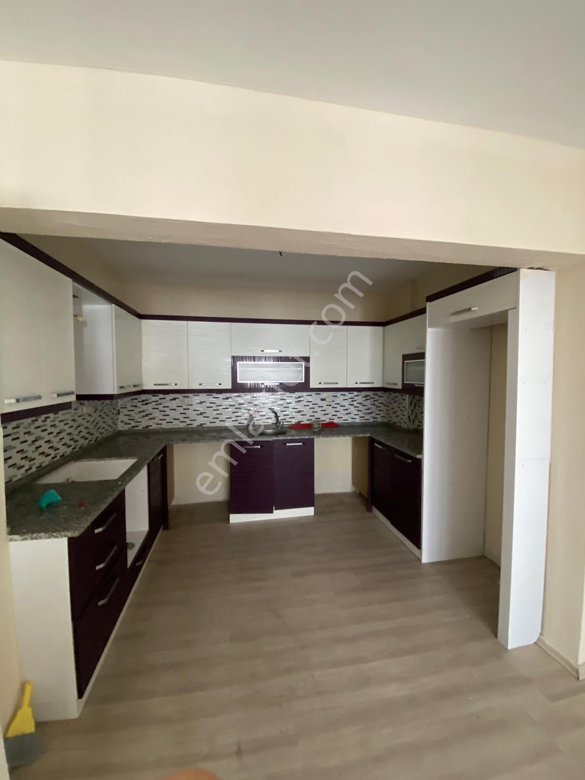 Karaçay Mahallesi Hürriyet Caddesi Üzeri Asansörlü 3. Kat 3+1 Klimalı Daire