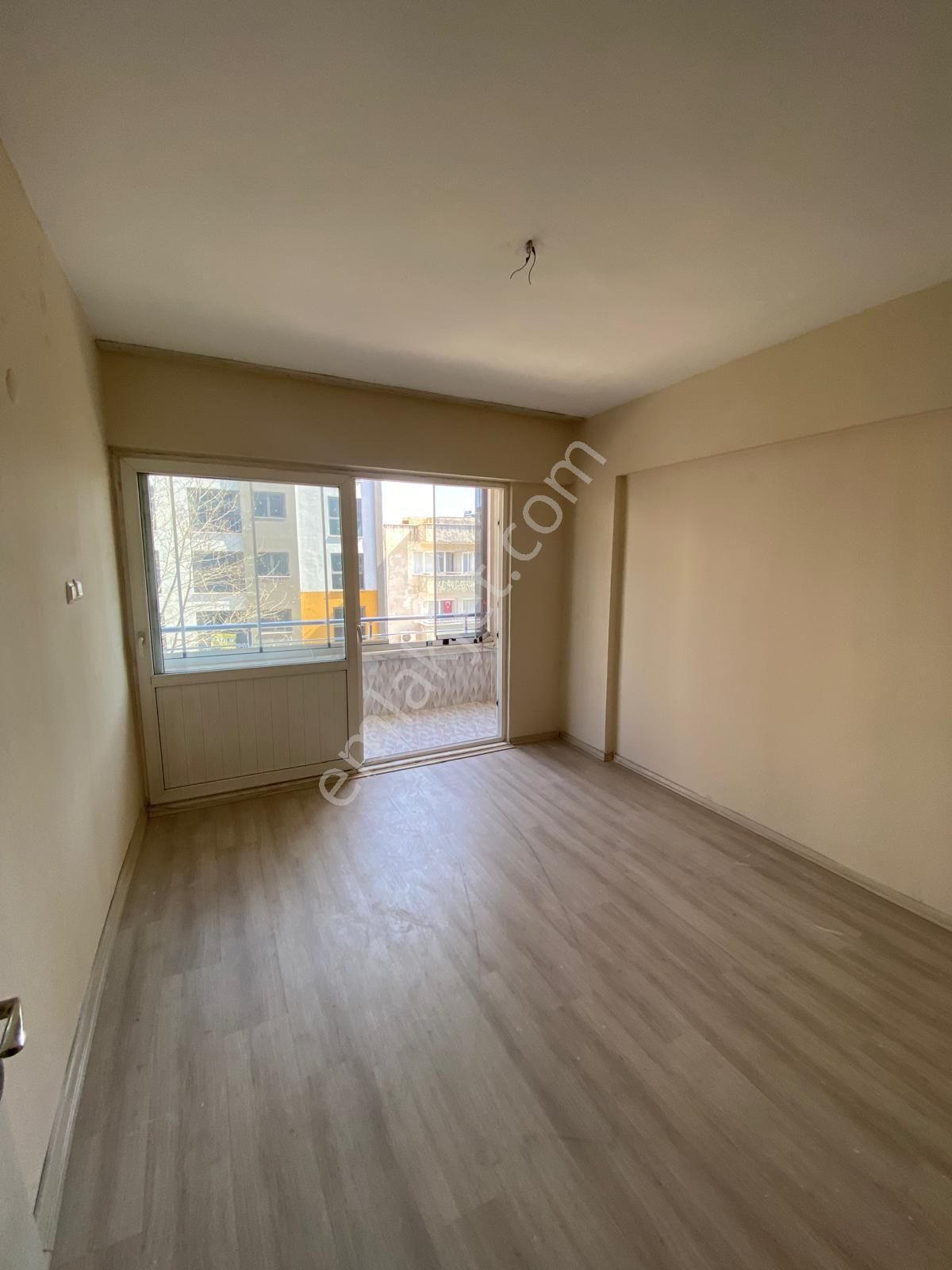 Karaçay Mahallesi Hürriyet Caddesi Üzeri Asansörlü 3. Kat 3+1 Klimalı Daire - Görsel 3