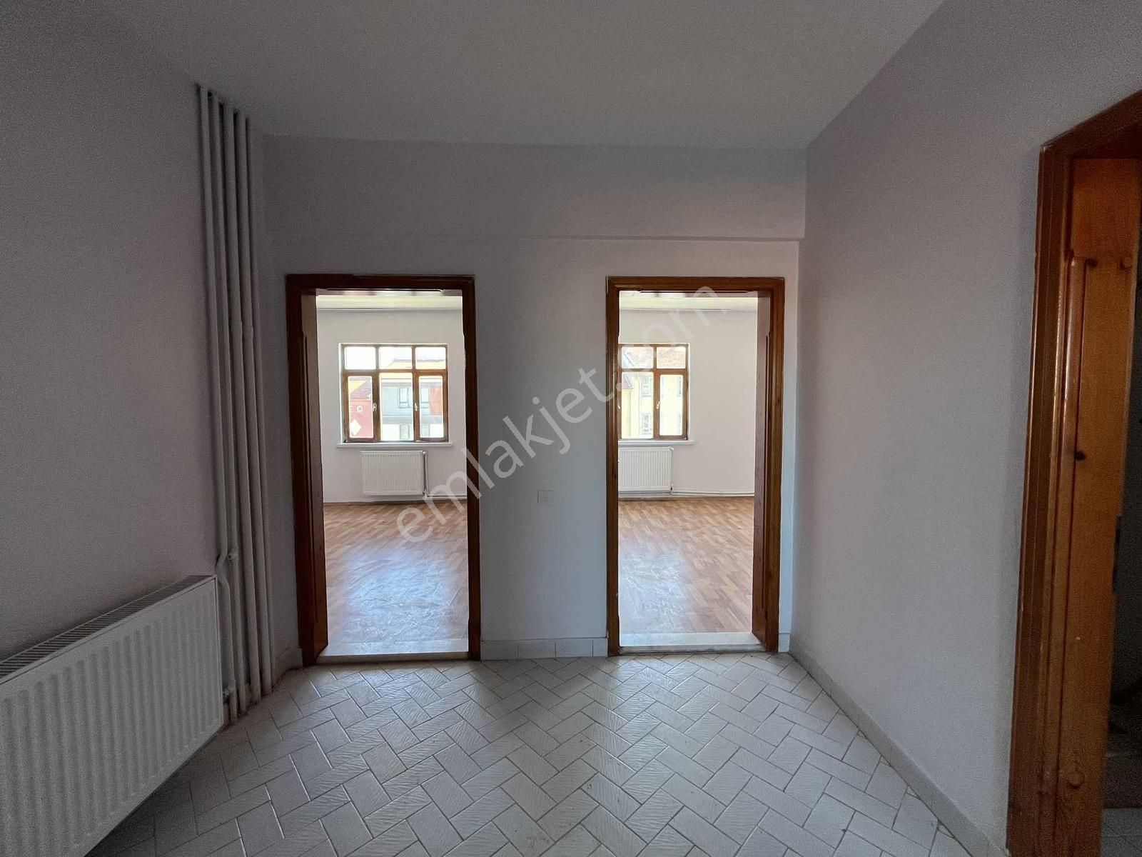 Ekerden Balsu Bulvarında Geniş 2+1 Depozitosuz Kiralık - Görsel 14