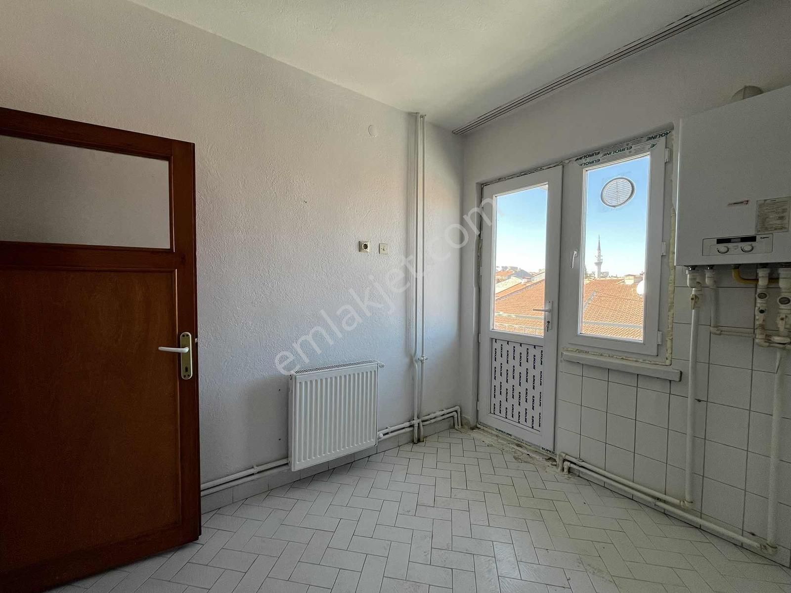 Ekerden Balsu Bulvarında Geniş 2+1 Depozitosuz Kiralık - Görsel 7