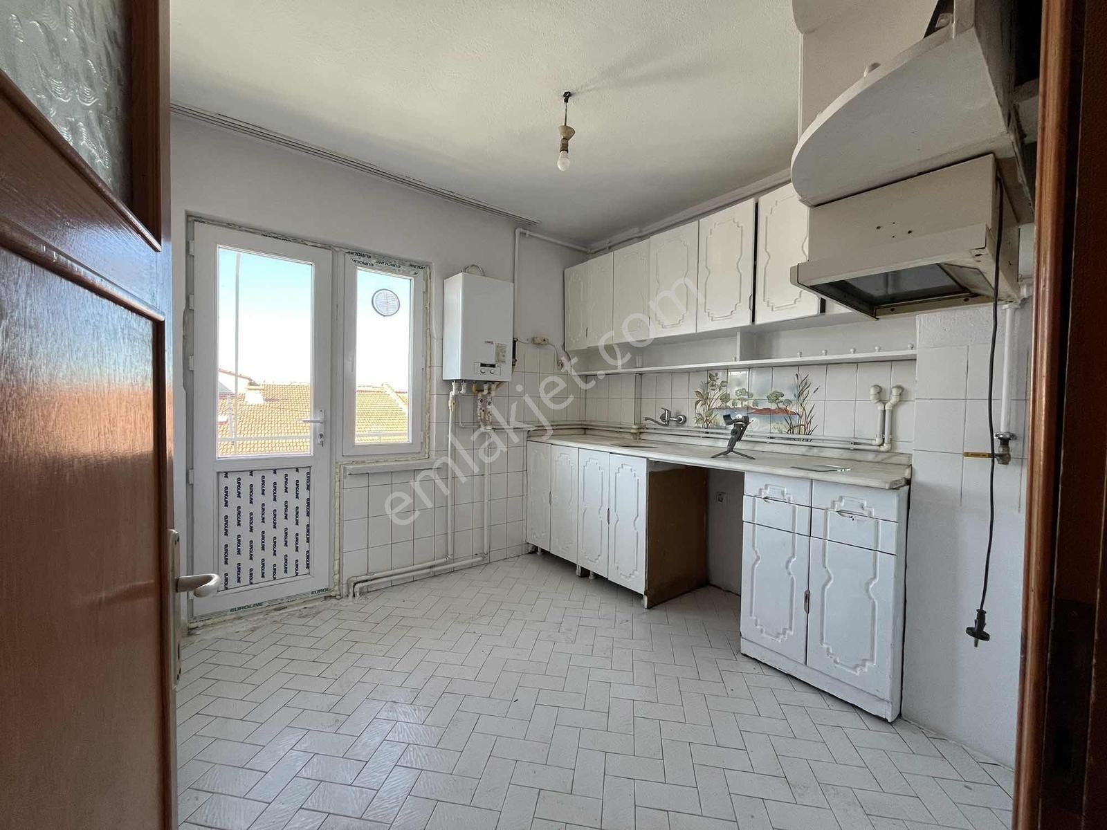 Ekerden Balsu Bulvarında Geniş 2+1 Depozitosuz Kiralık - Görsel 9