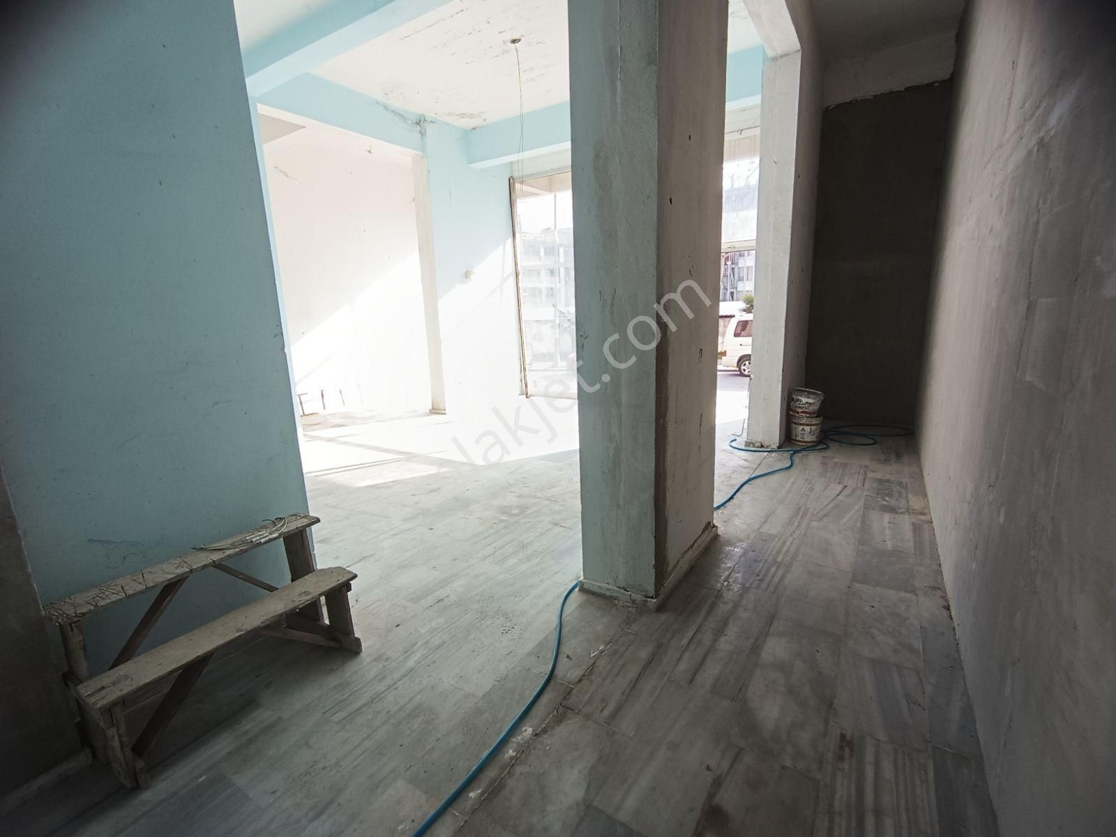 Otuz4'ten Merkezi Ve İşlek Lokasyonda Kiralık Depolu İşyeri - Görsel 5