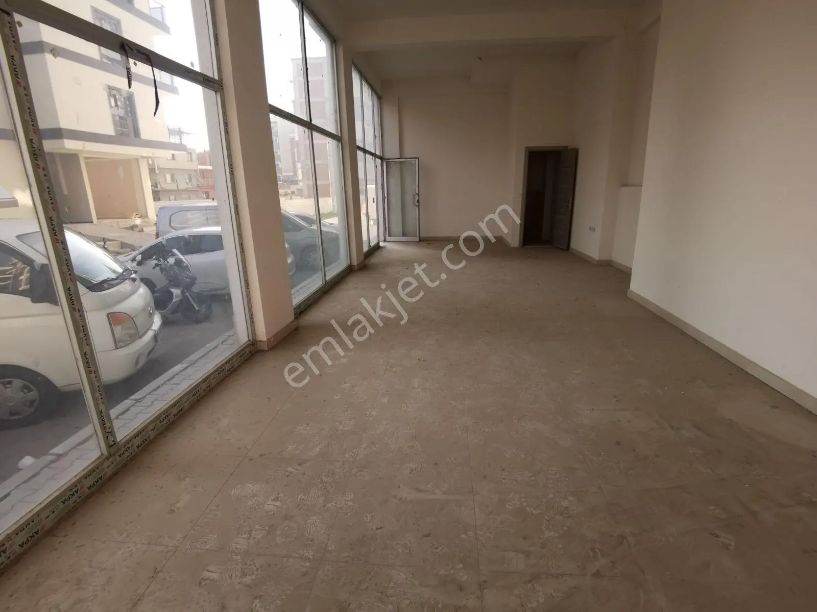 Tsr'den Şemikler Ordu Bulvarı Paraleli Kiralık Köşe Dükkan - Görsel 3