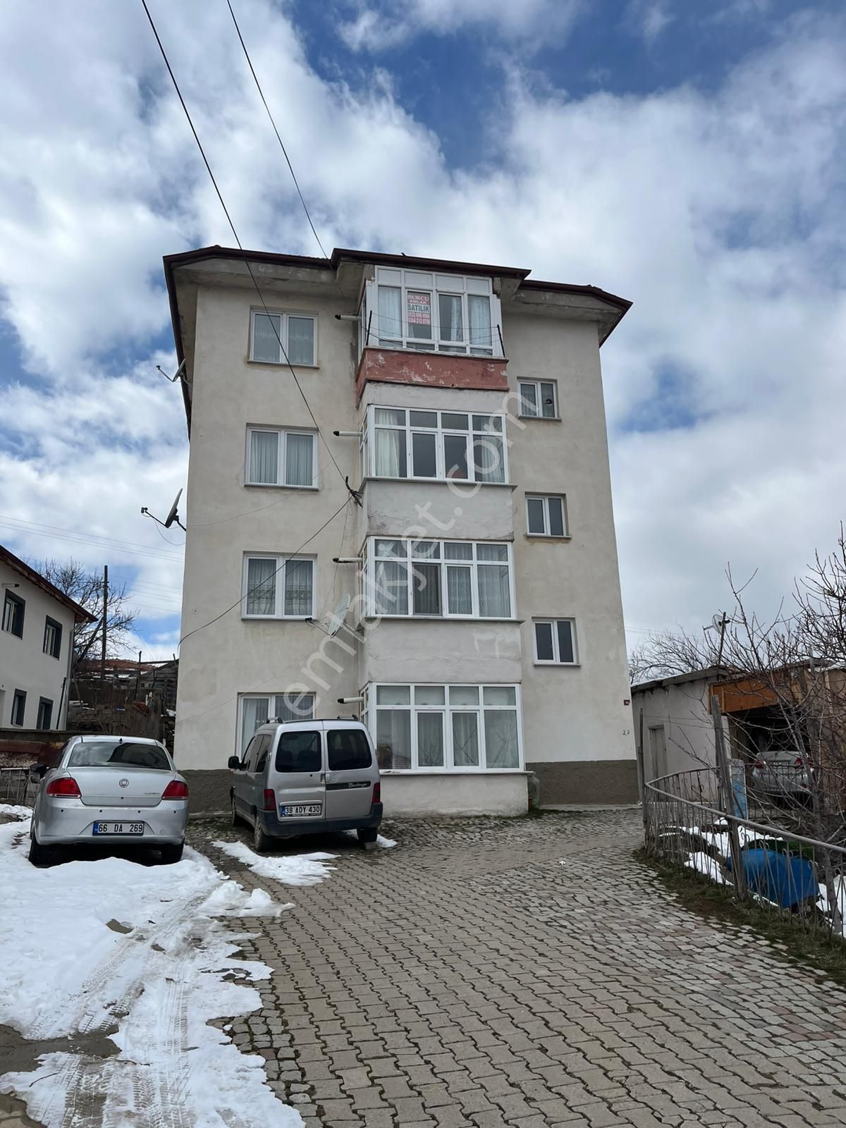 Şekerpınar Mahallesinde 3+1 Satılık Daire****burcu Emlak ****