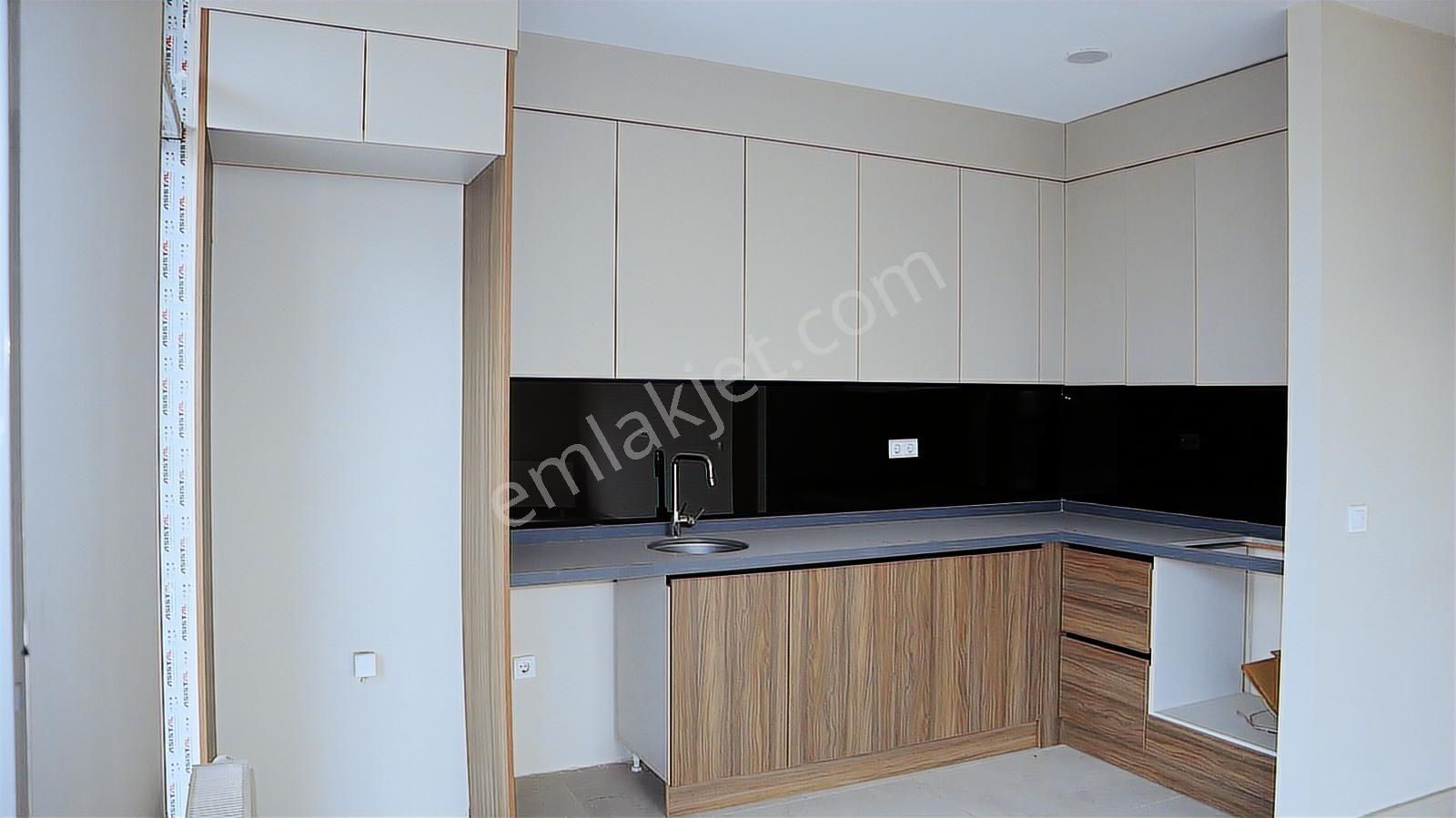 Vega Cadde'de Satılık Ofis - Görsel 24