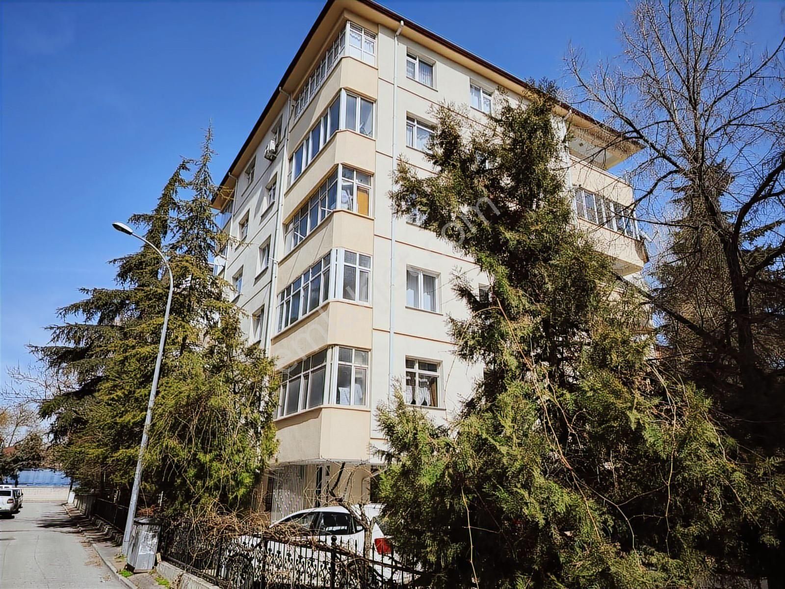 Konevi Tren Garı Yakını Satılık 150m2 3+1 Daire - Görsel 8
